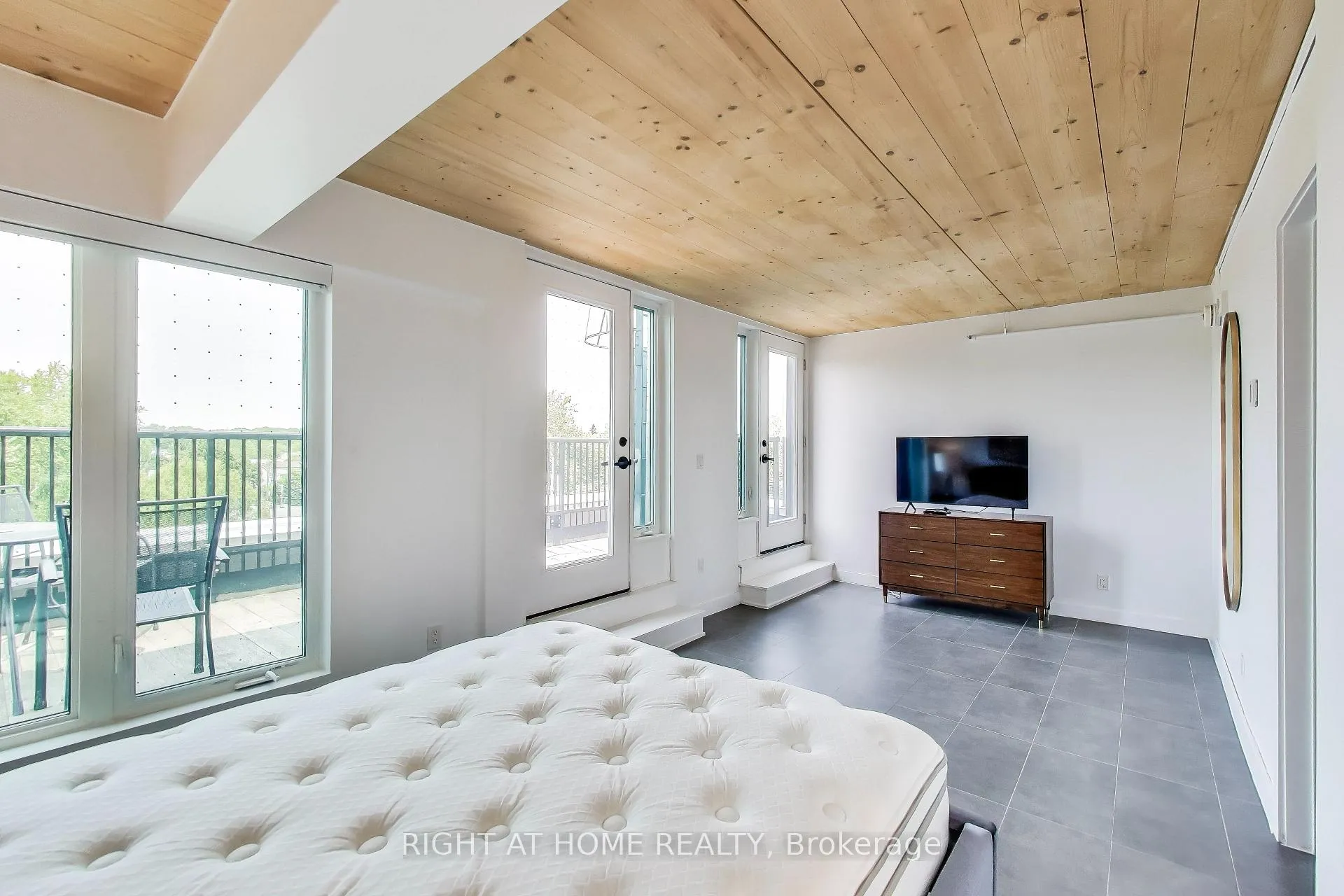 Photo 26 of Unit PH, 1604 Queen Street E, Toronto, Greenwood-Coxwell — HOMEH