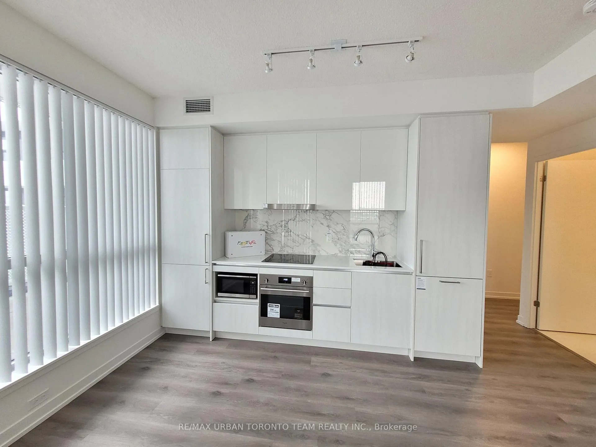 Photo 2 of Unit 505, 225 Commerce St Street, Vaughan, Vaughan Corporate Centre — HOMEH
