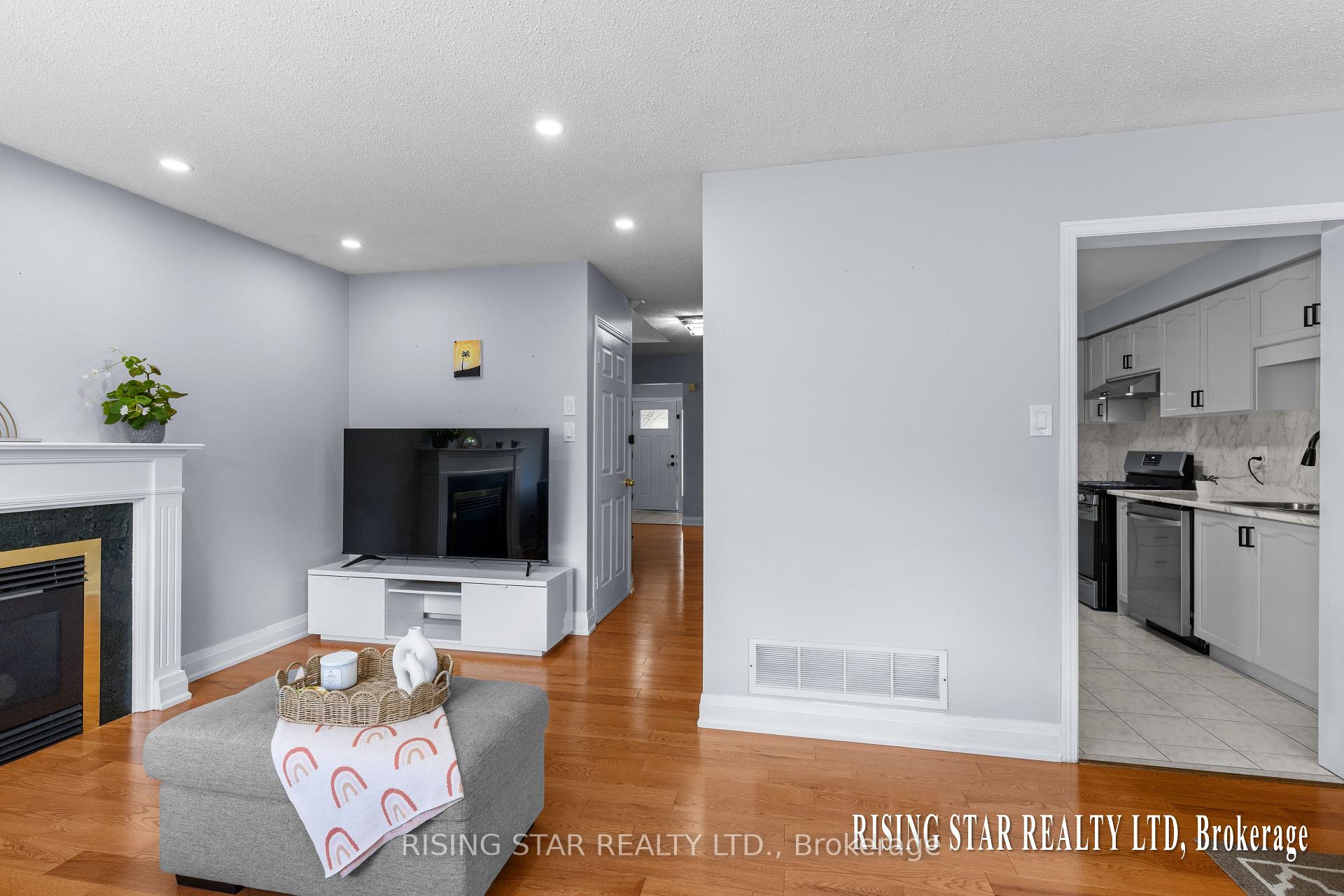 Photo 15 of 20 Arid Avenue, Brampton, Sandringham-Wellington — HOMEH