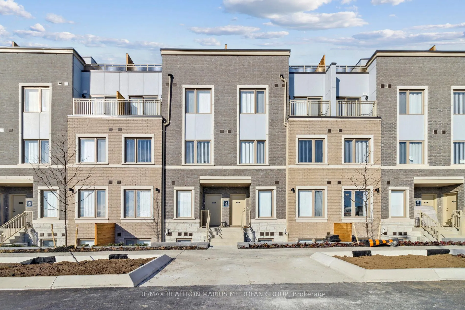 Photo 1 of Unit TH 321, 130 Honeycrisp Crescent, Vaughan, Vaughan Corporate Centre — HOMEH