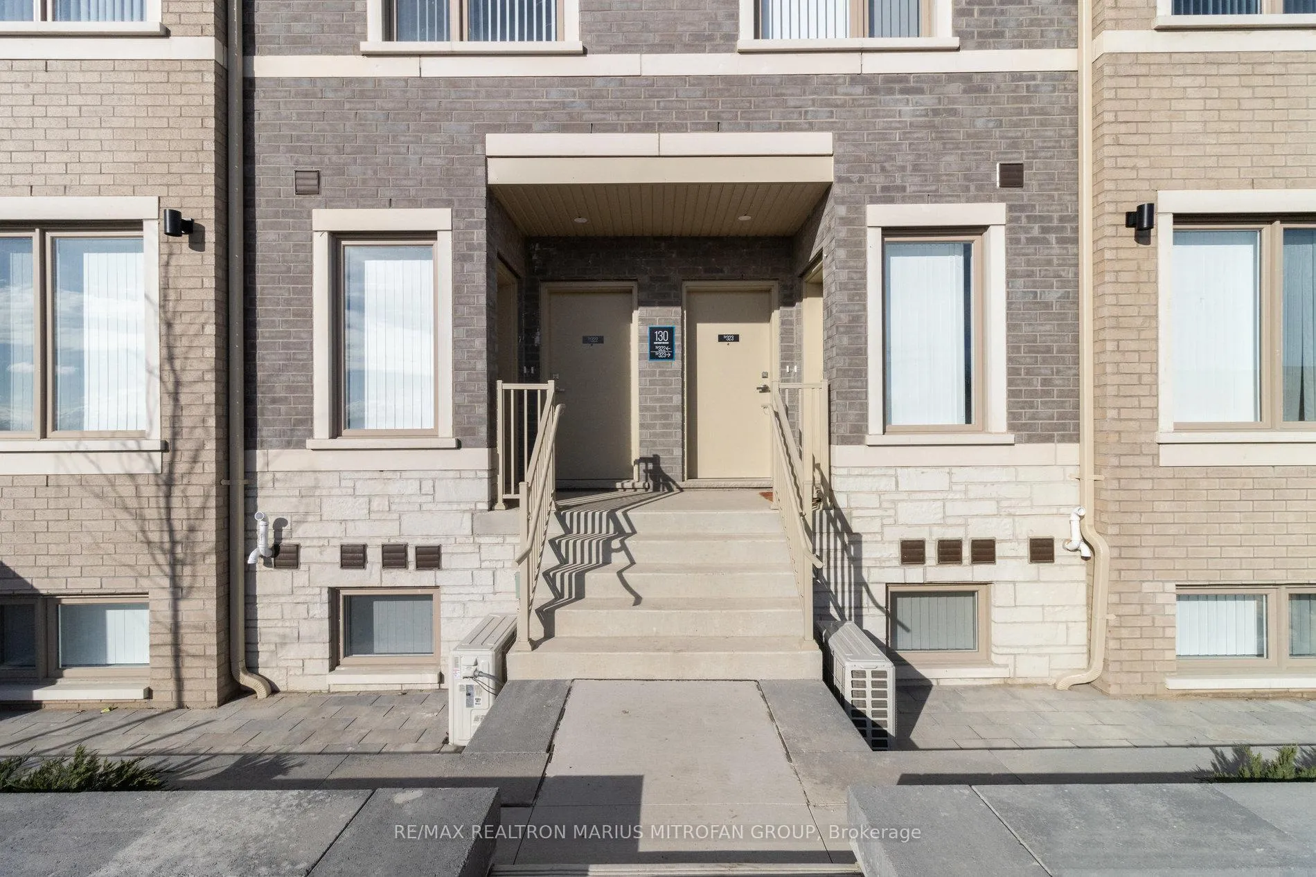 Photo 3 of Unit TH 321, 130 Honeycrisp Crescent, Vaughan, Vaughan Corporate Centre — HOMEH