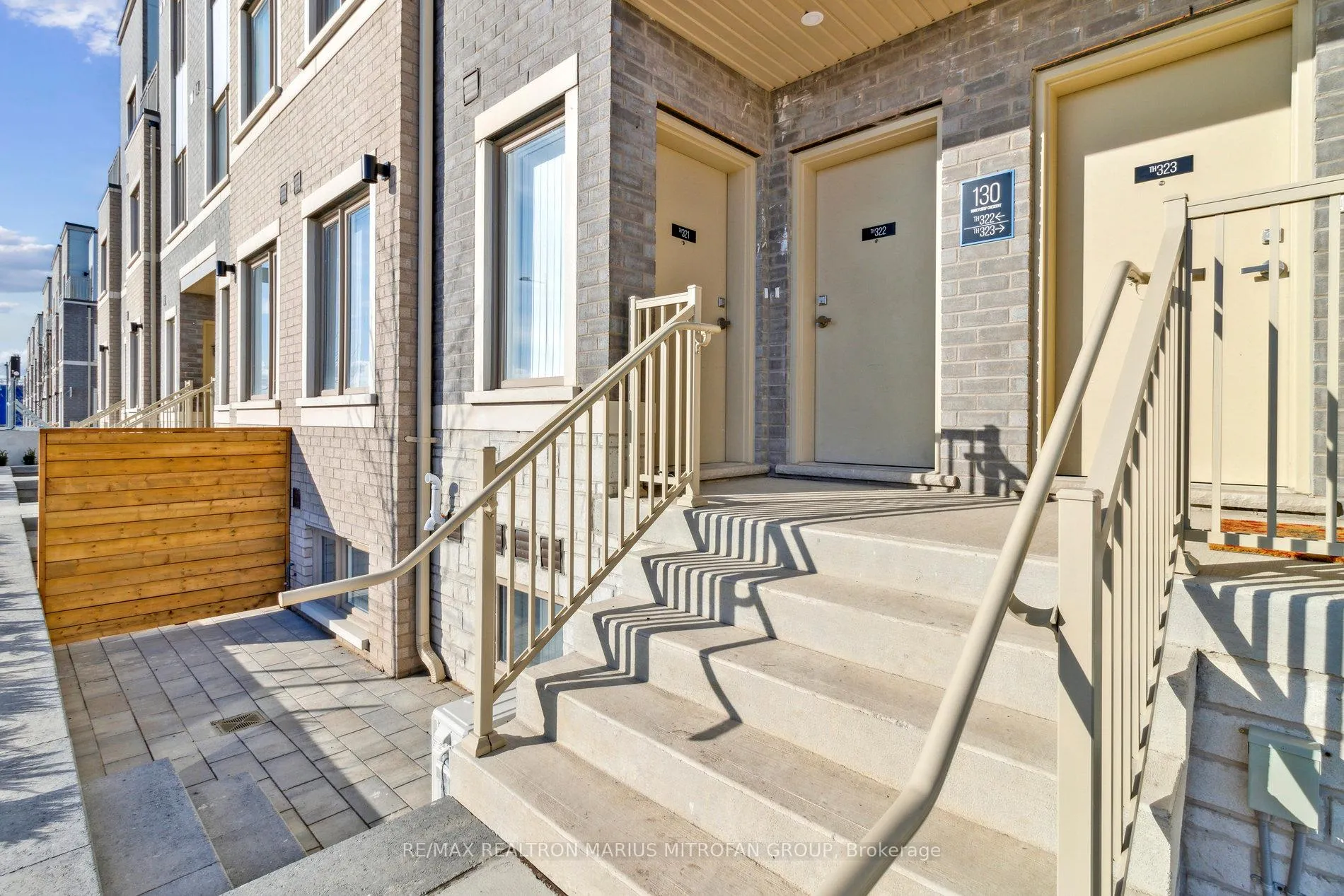 Photo 5 of Unit TH 321, 130 Honeycrisp Crescent, Vaughan, Vaughan Corporate Centre — HOMEH