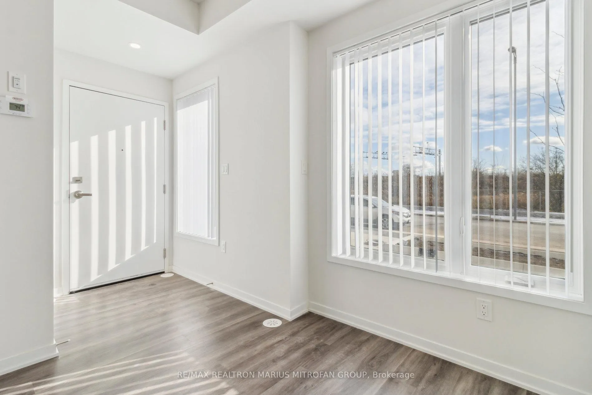 Photo 8 of Unit TH 321, 130 Honeycrisp Crescent, Vaughan, Vaughan Corporate Centre — HOMEH