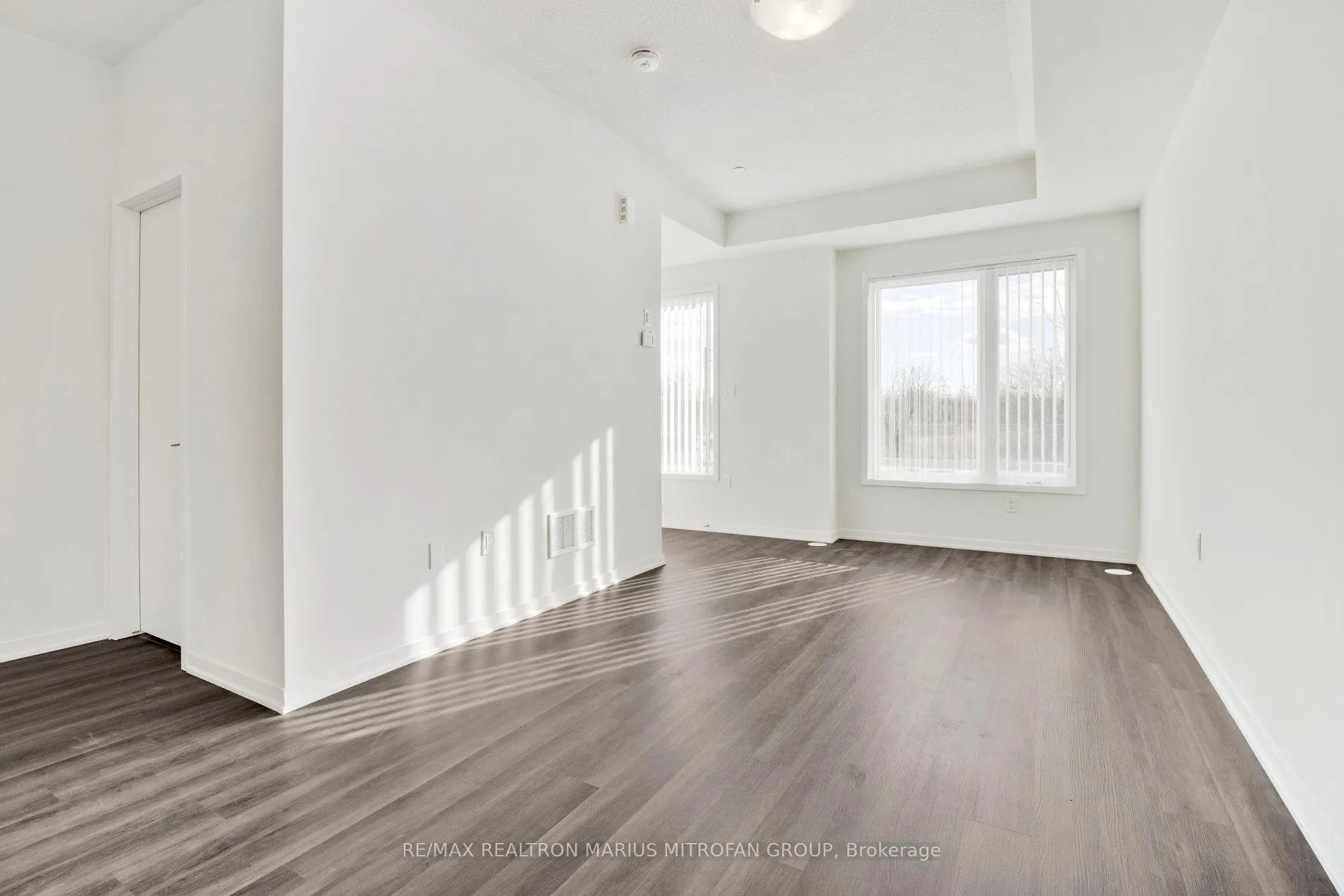 Photo 10 of Unit TH 321, 130 Honeycrisp Crescent, Vaughan, Vaughan Corporate Centre — HOMEH