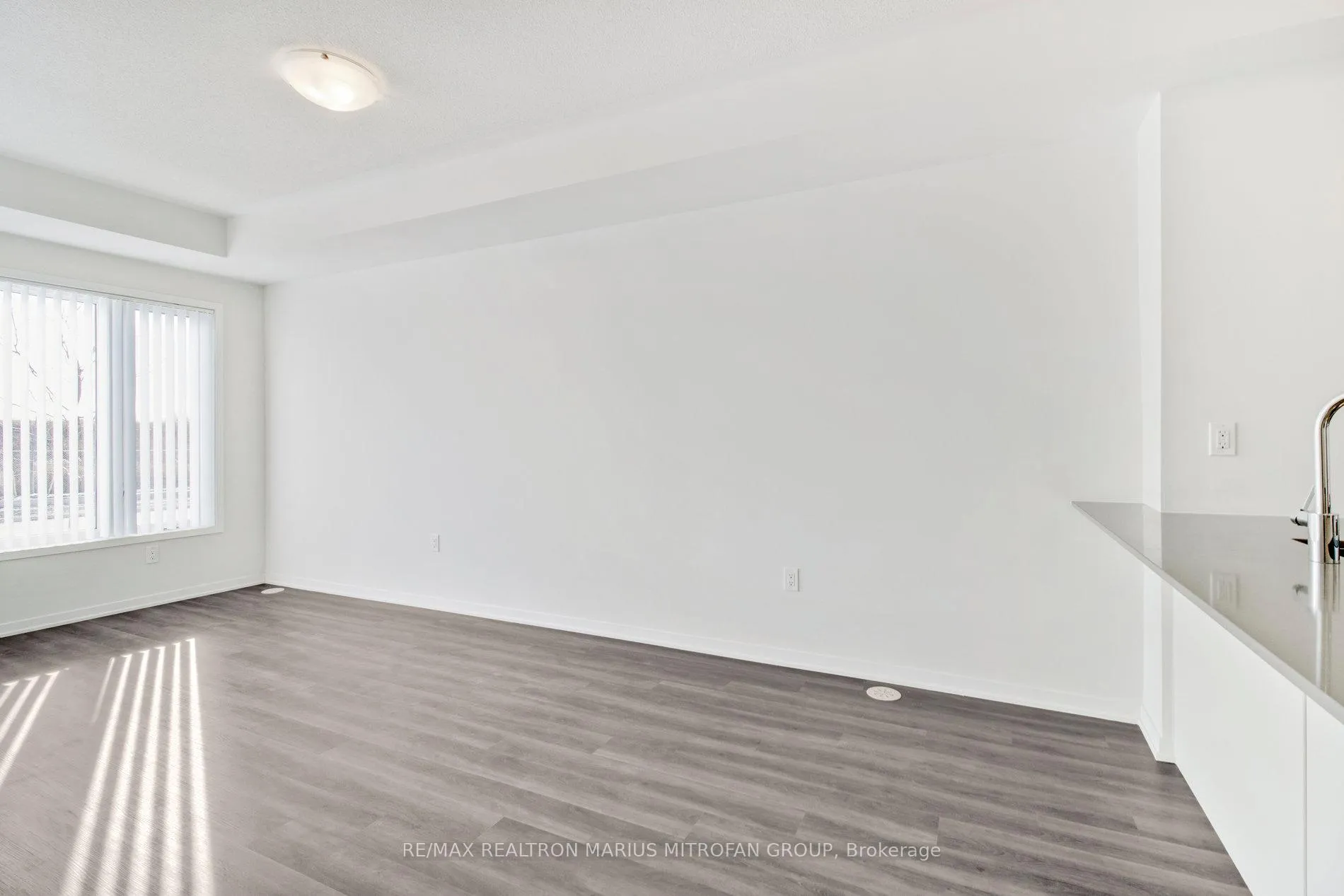 Photo 14 of Unit TH 321, 130 Honeycrisp Crescent, Vaughan, Vaughan Corporate Centre — HOMEH