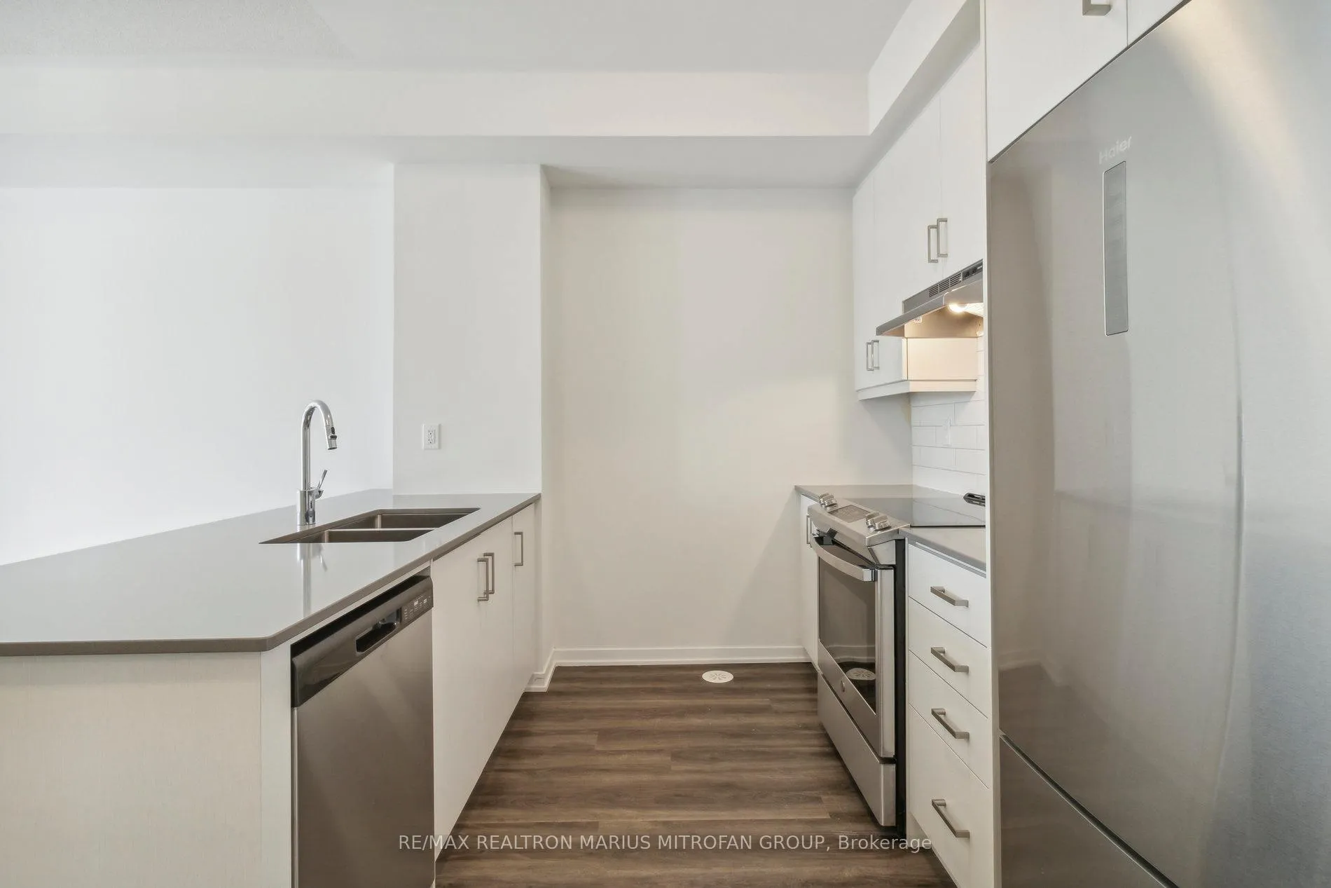 Photo 15 of Unit TH 321, 130 Honeycrisp Crescent, Vaughan, Vaughan Corporate Centre — HOMEH