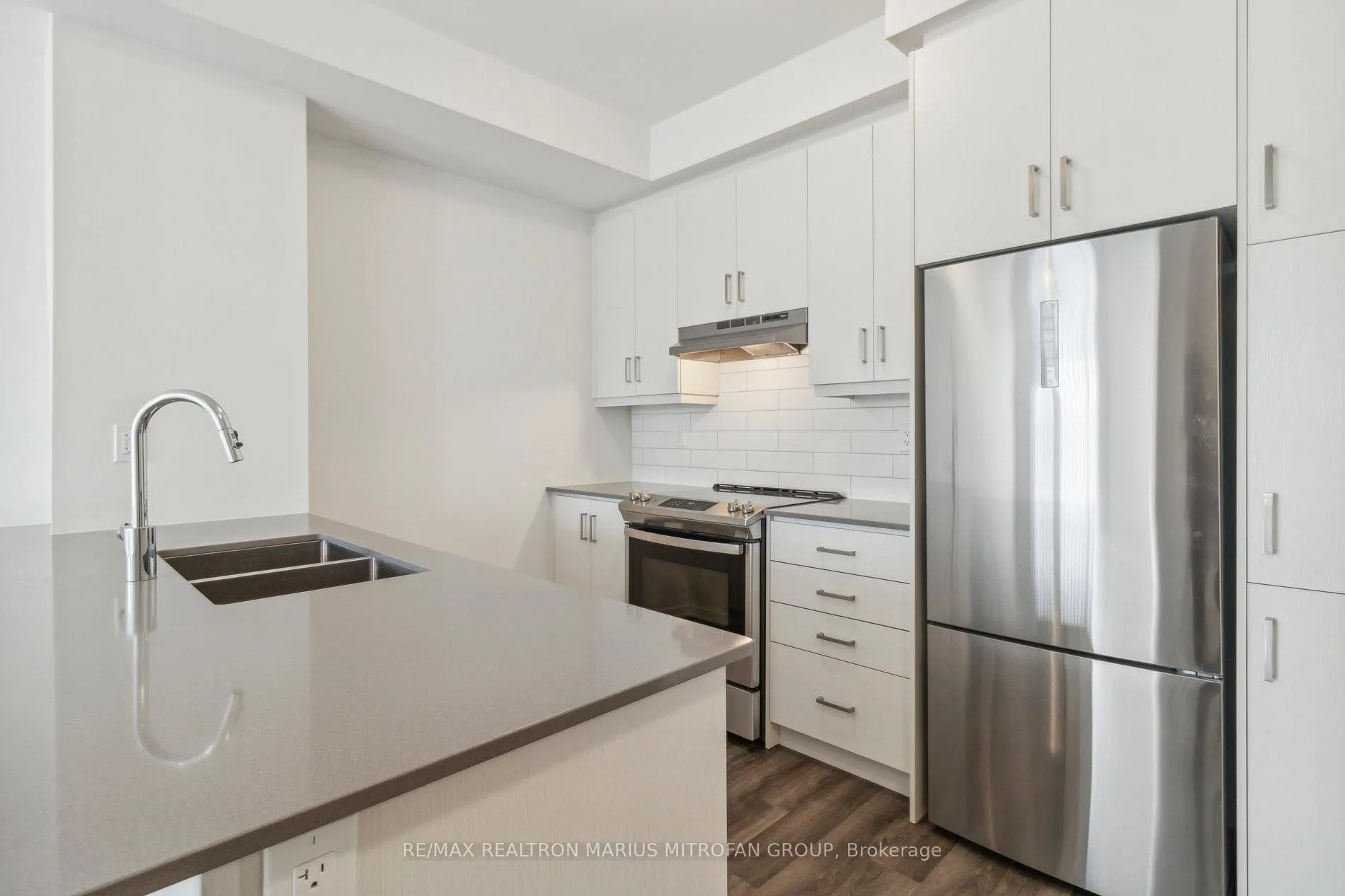 Photo 17 of Unit TH 321, 130 Honeycrisp Crescent, Vaughan, Vaughan Corporate Centre — HOMEH