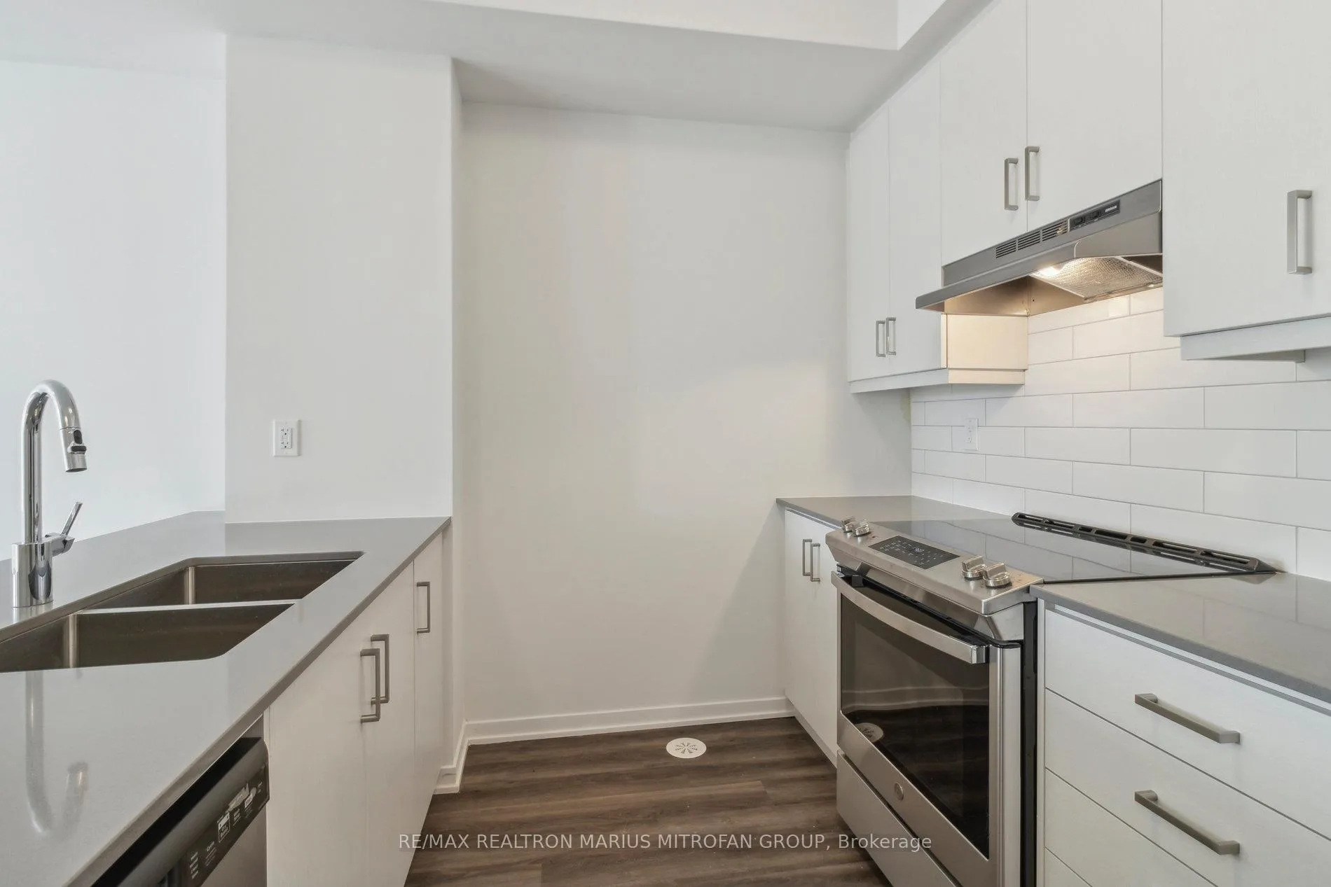 Photo 19 of Unit TH 321, 130 Honeycrisp Crescent, Vaughan, Vaughan Corporate Centre — HOMEH