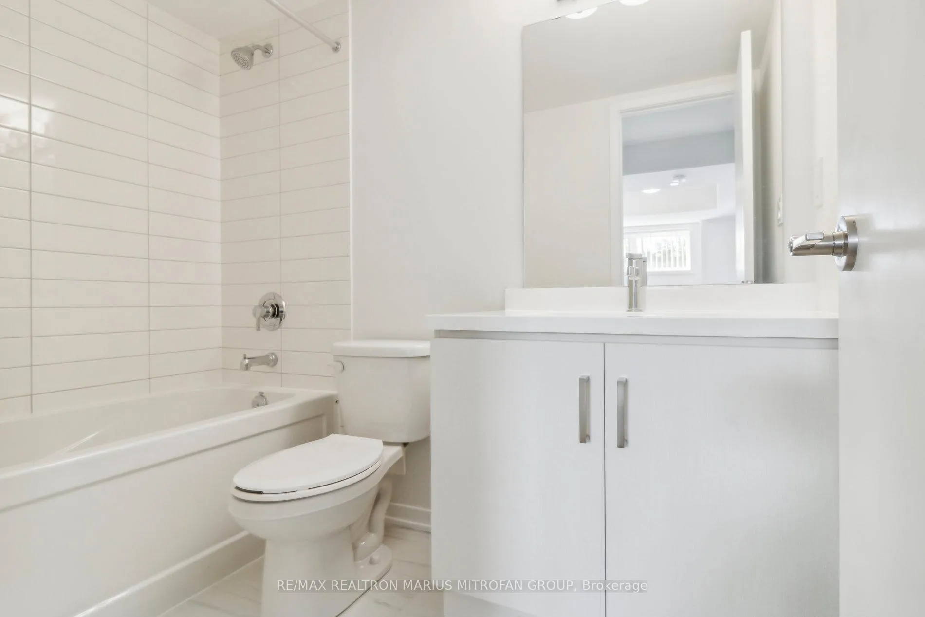 Photo 31 of Unit TH 321, 130 Honeycrisp Crescent, Vaughan, Vaughan Corporate Centre — HOMEH