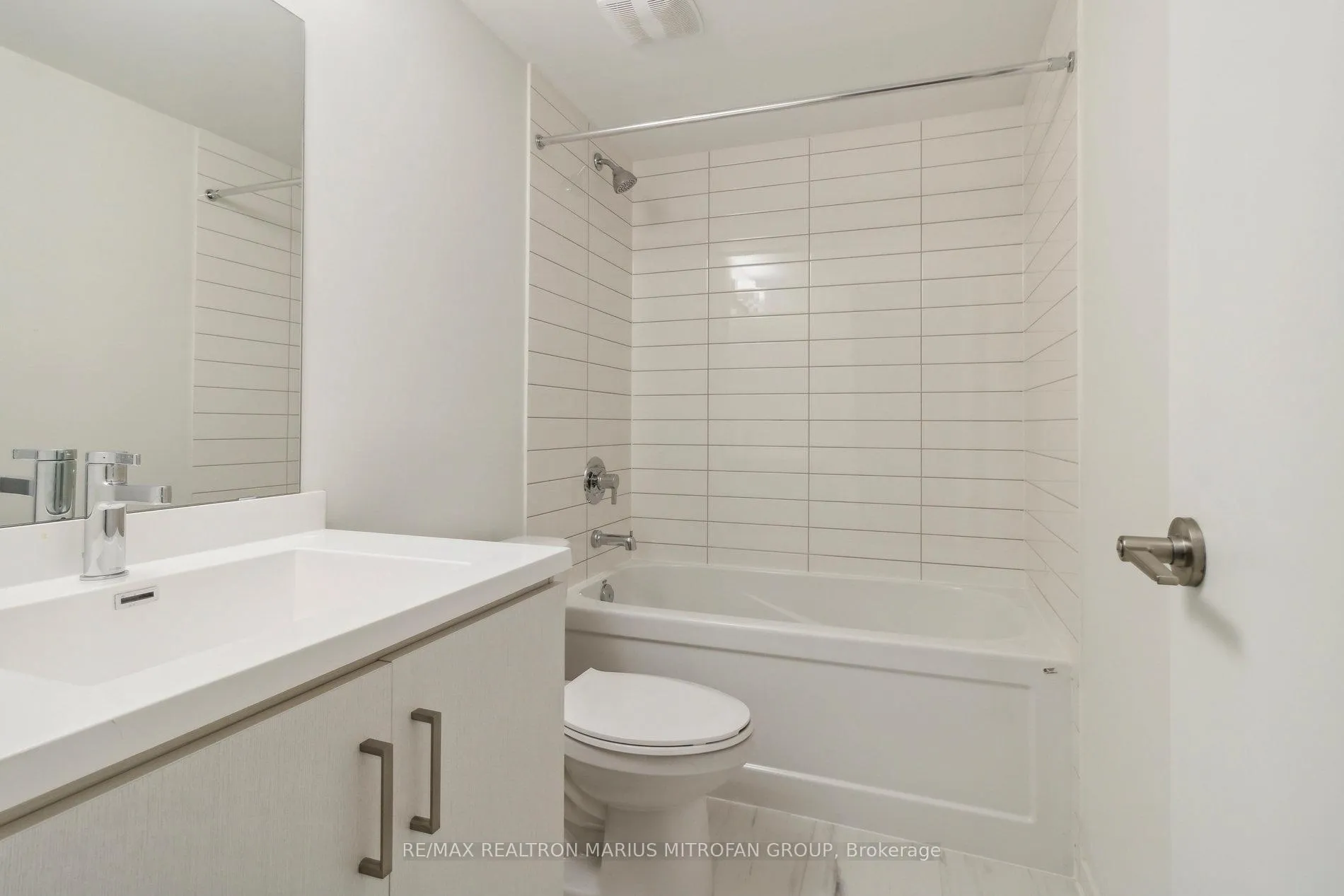 Photo 34 of Unit TH 321, 130 Honeycrisp Crescent, Vaughan, Vaughan Corporate Centre — HOMEH