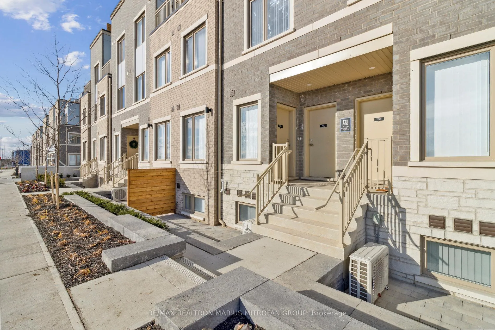 Photo 35 of Unit TH 321, 130 Honeycrisp Crescent, Vaughan, Vaughan Corporate Centre — HOMEH