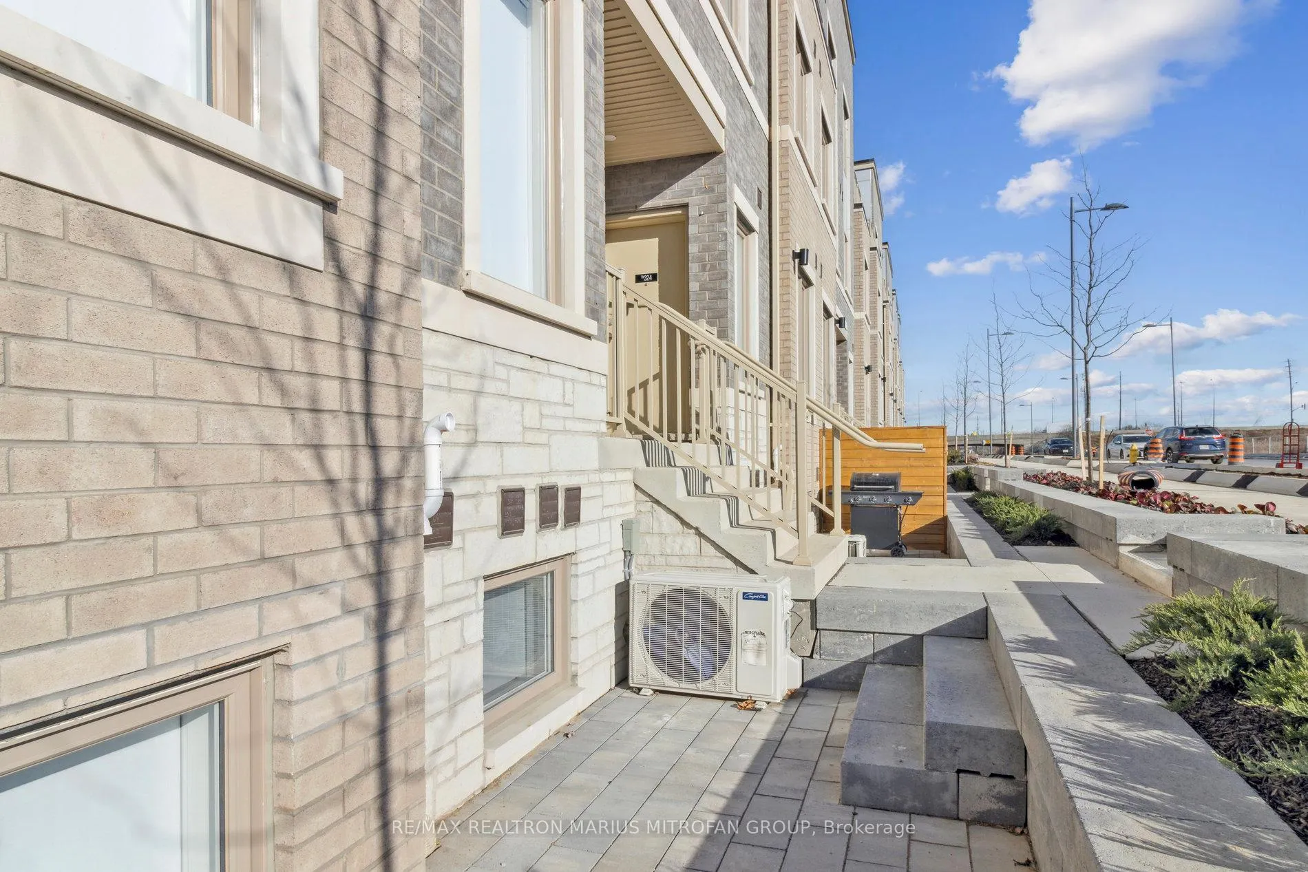 Photo 38 of Unit TH 321, 130 Honeycrisp Crescent, Vaughan, Vaughan Corporate Centre — HOMEH