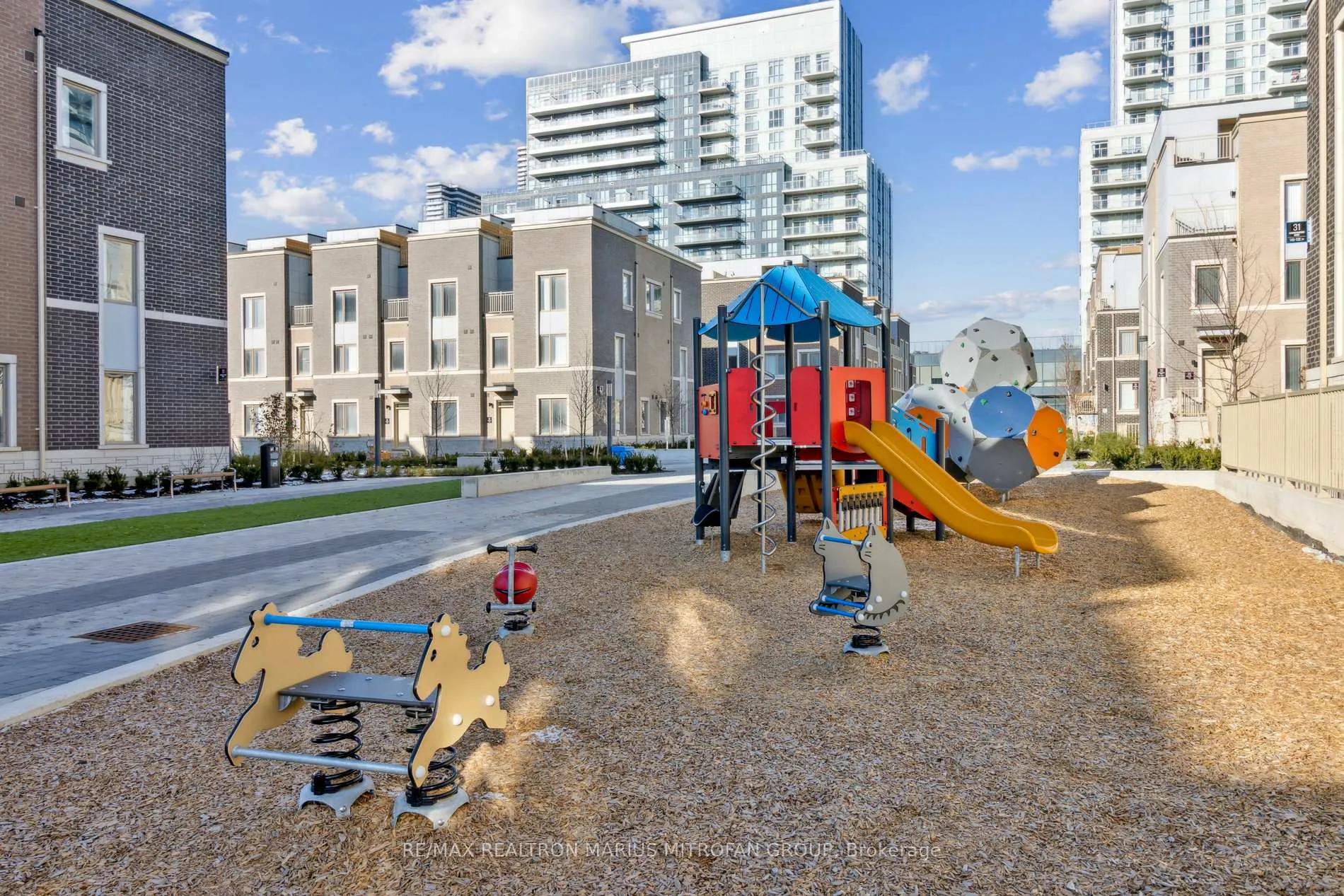 Photo 40 of Unit TH 321, 130 Honeycrisp Crescent, Vaughan, Vaughan Corporate Centre — HOMEH
