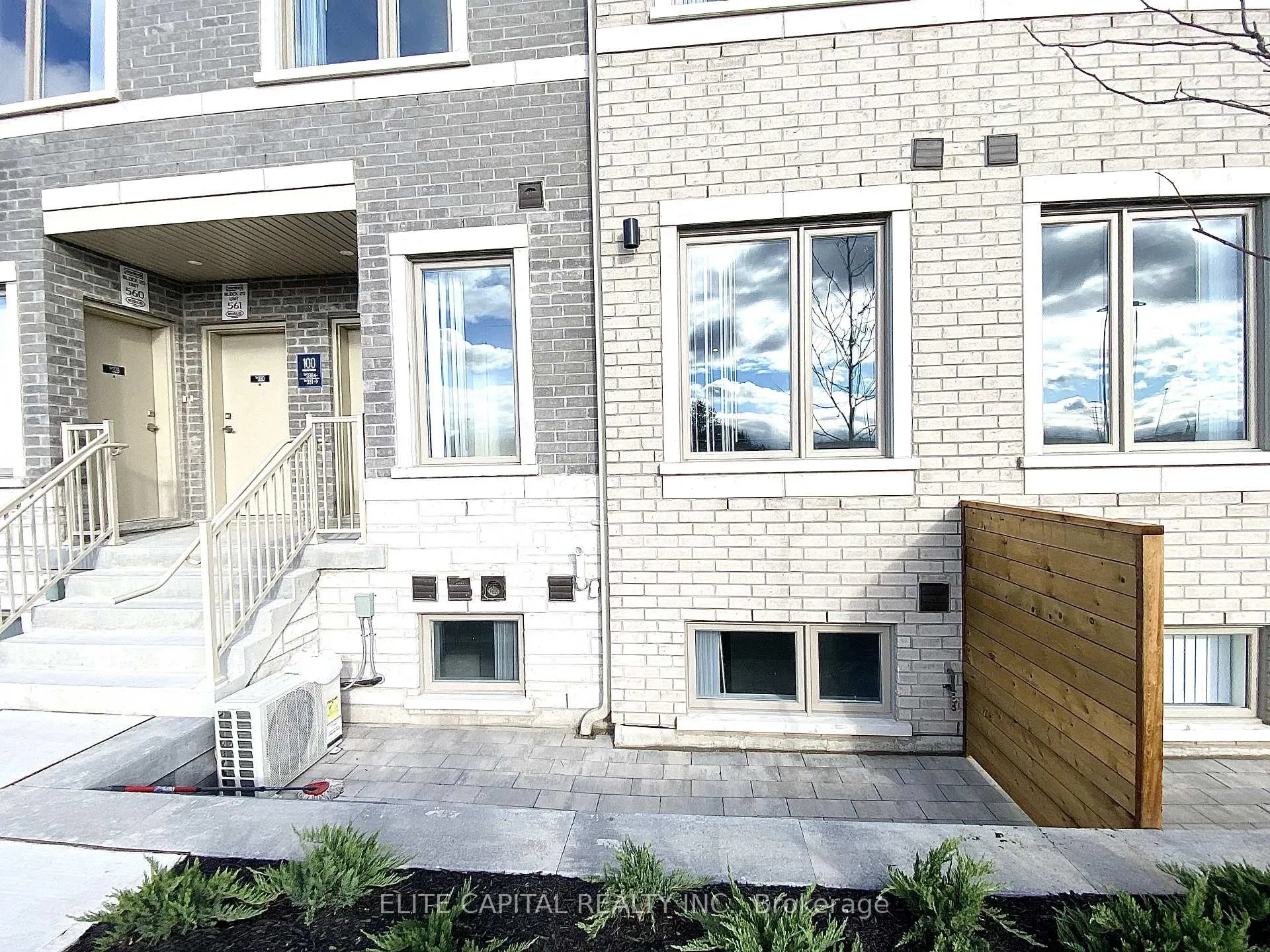 Photo 1 of Unit TH 332, 100 Honeycrisp Crescent, Vaughan, Concord — HOMEH