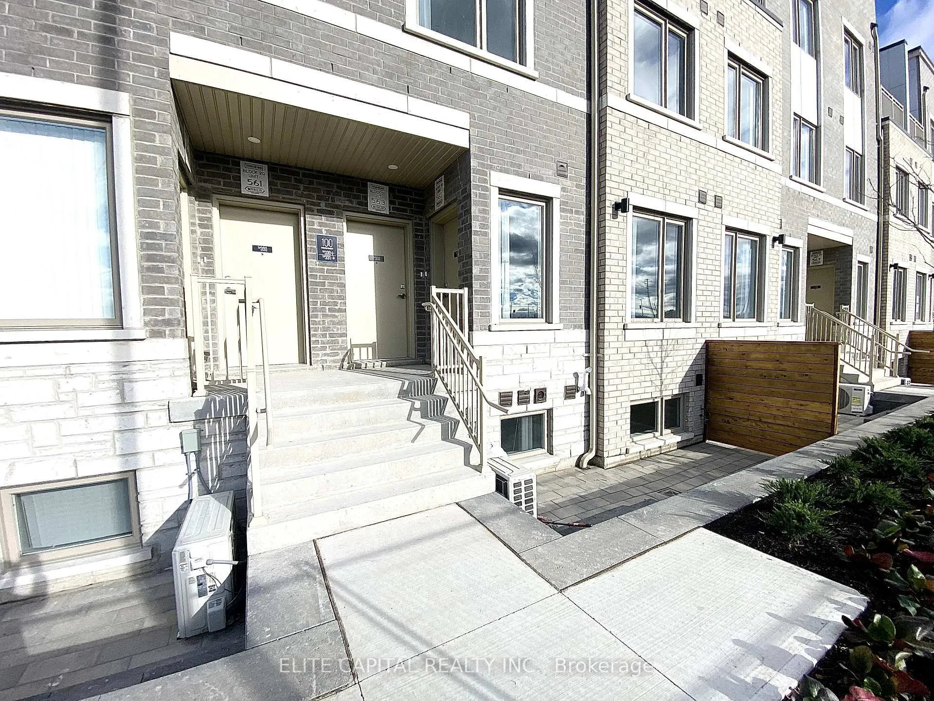 Photo 2 of Unit TH 332, 100 Honeycrisp Crescent, Vaughan, Concord — HOMEH