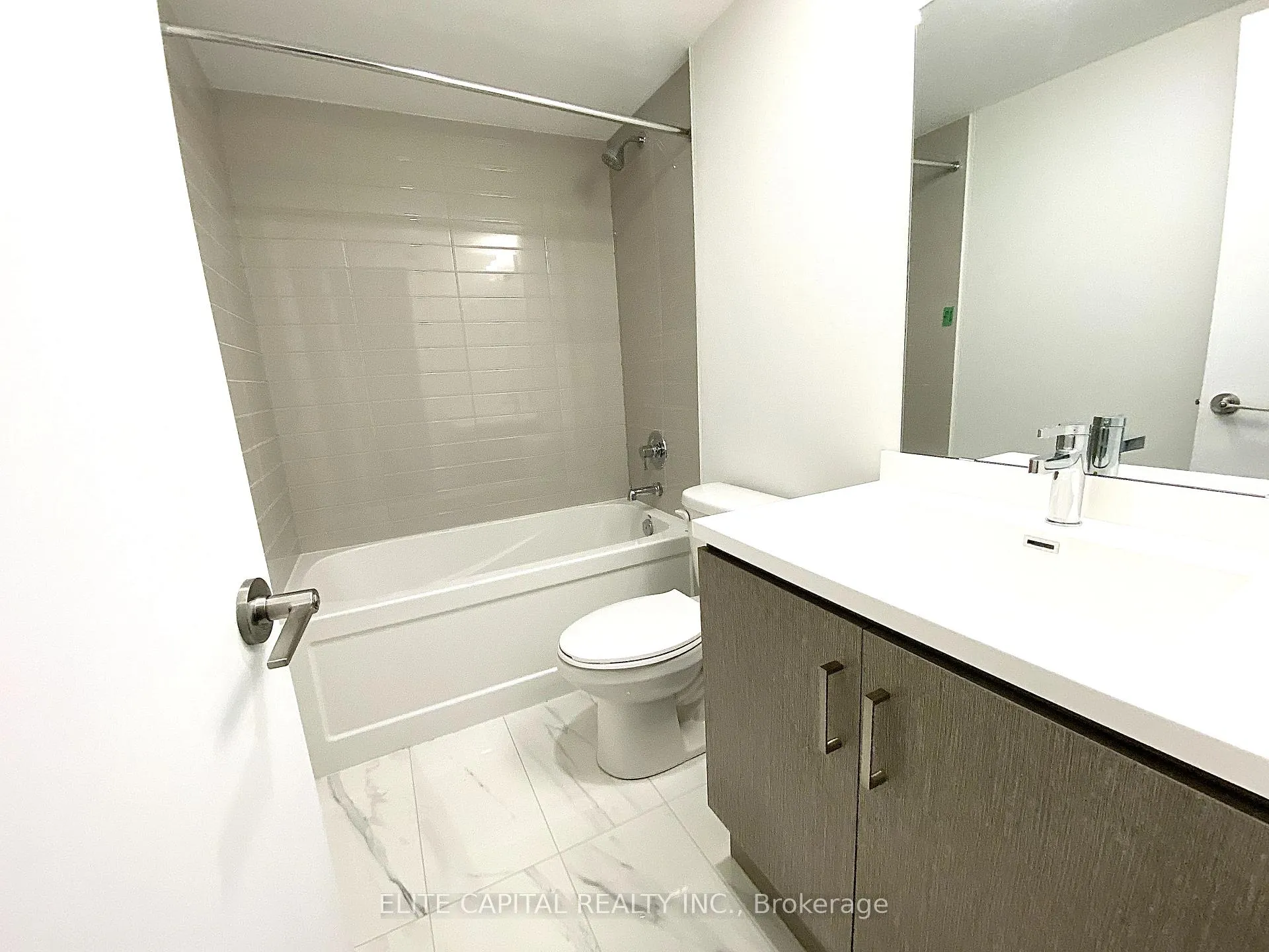 Photo 10 of Unit TH 332, 100 Honeycrisp Crescent, Vaughan, Concord — HOMEH