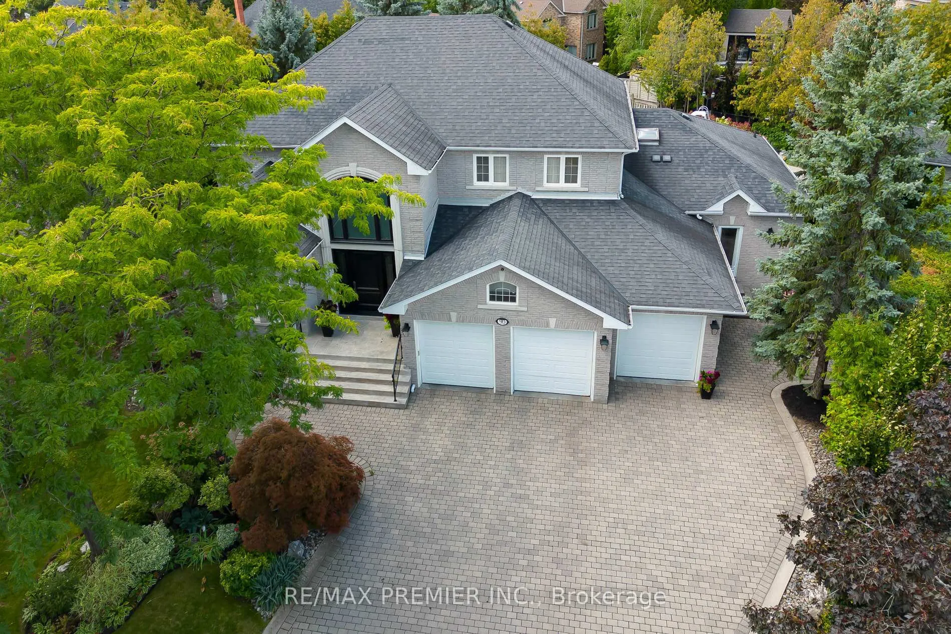 Photo 2 of 90 Shamrock Crescent, Vaughan, Islington Woods — HOMEH