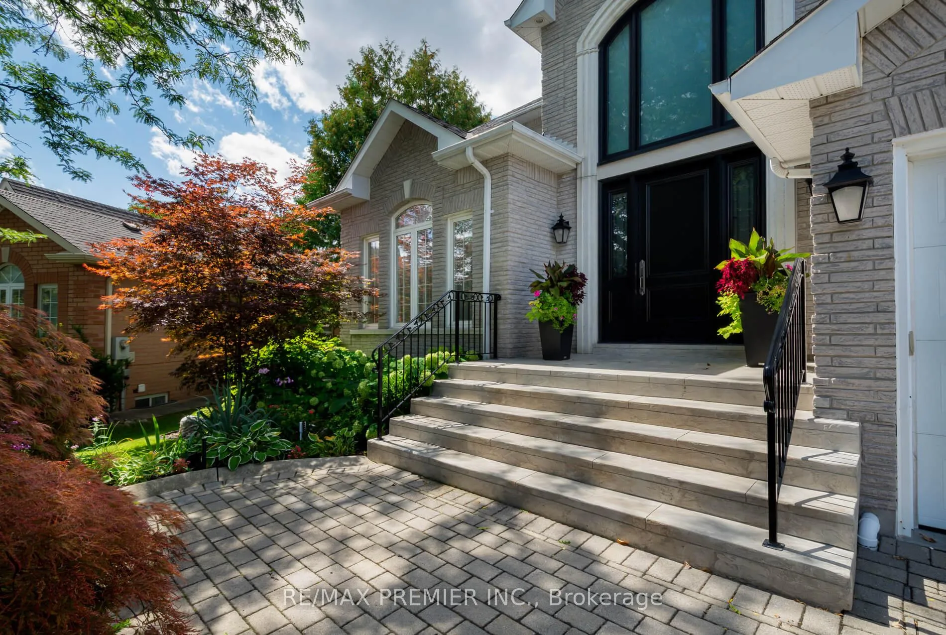 Photo 3 of 90 Shamrock Crescent, Vaughan, Islington Woods — HOMEH