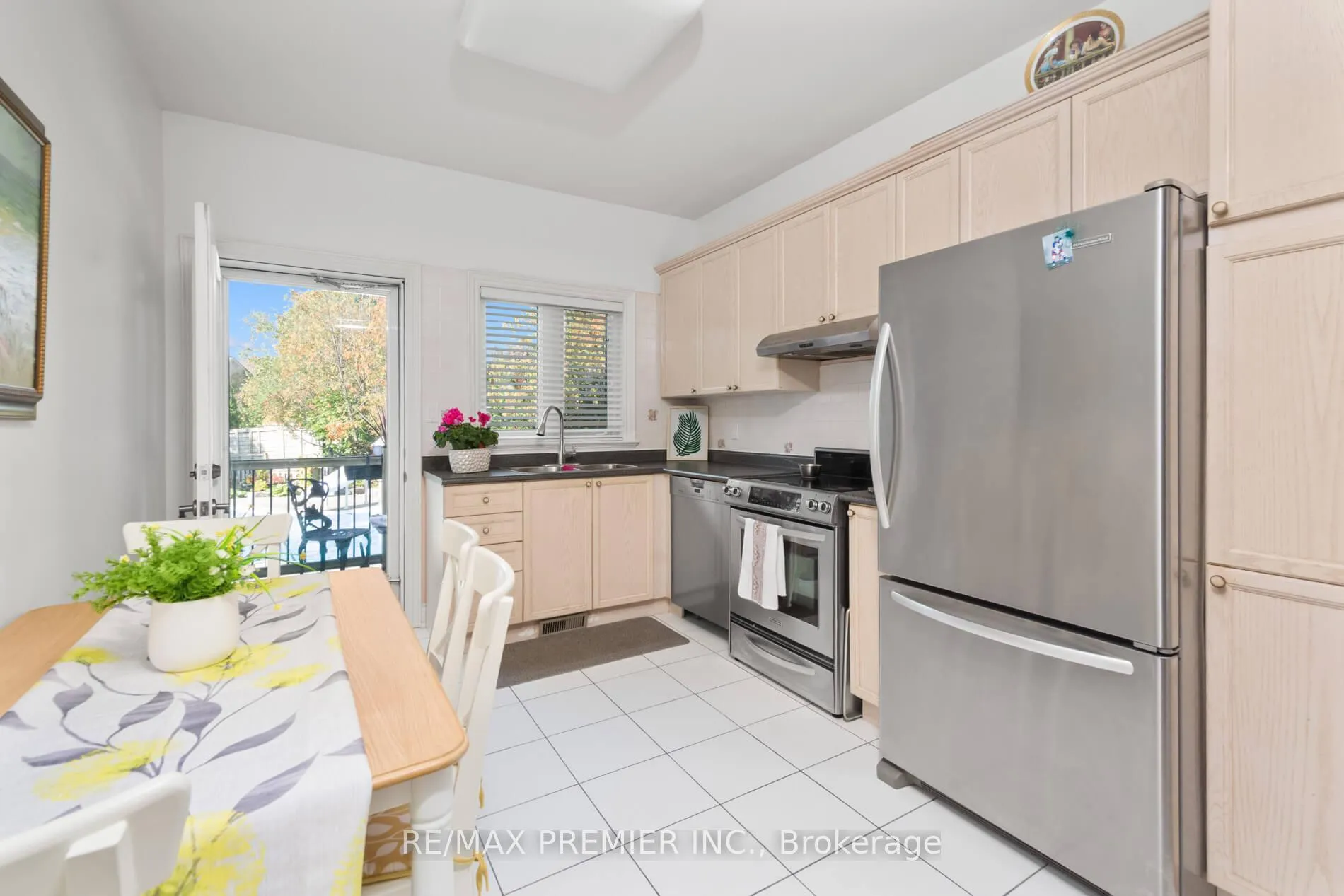 Photo 20 of 90 Shamrock Crescent, Vaughan, Islington Woods — HOMEH