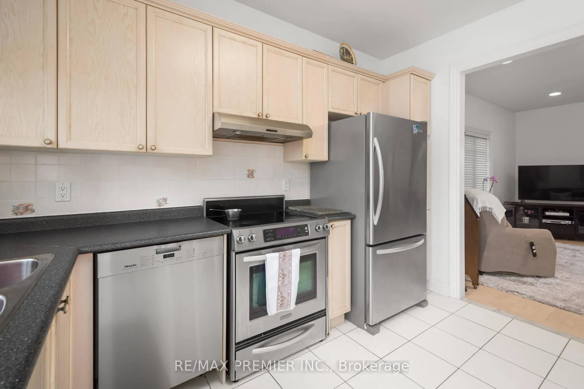 Photo 22 of 90 Shamrock Crescent, Vaughan, Islington Woods — HOMEH
