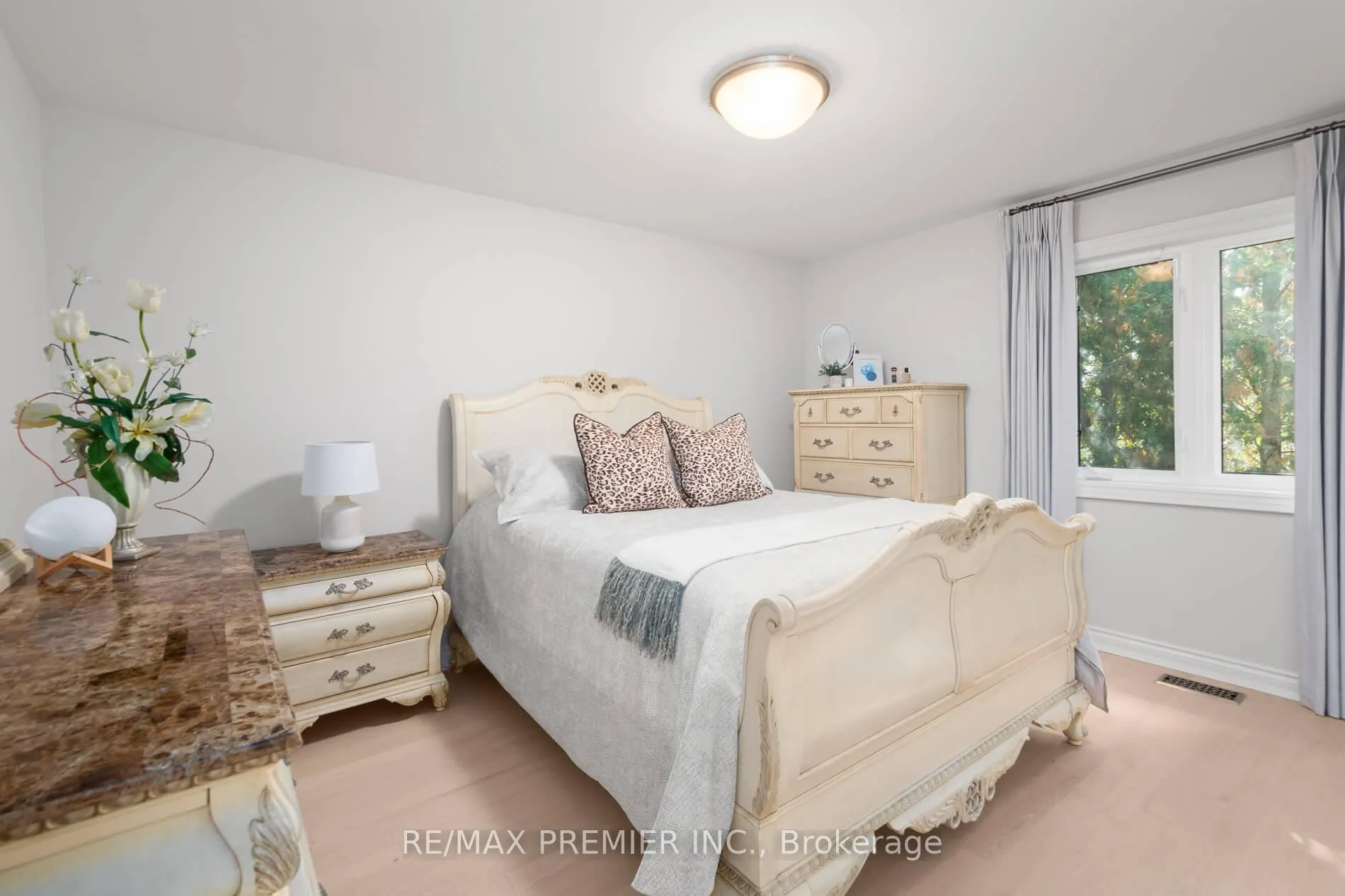 Photo 30 of 90 Shamrock Crescent, Vaughan, Islington Woods — HOMEH