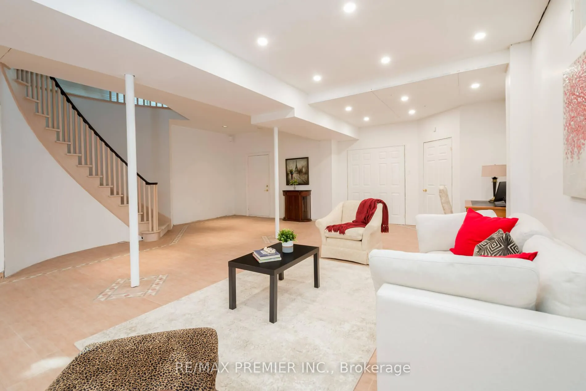 Photo 33 of 90 Shamrock Crescent, Vaughan, Islington Woods — HOMEH