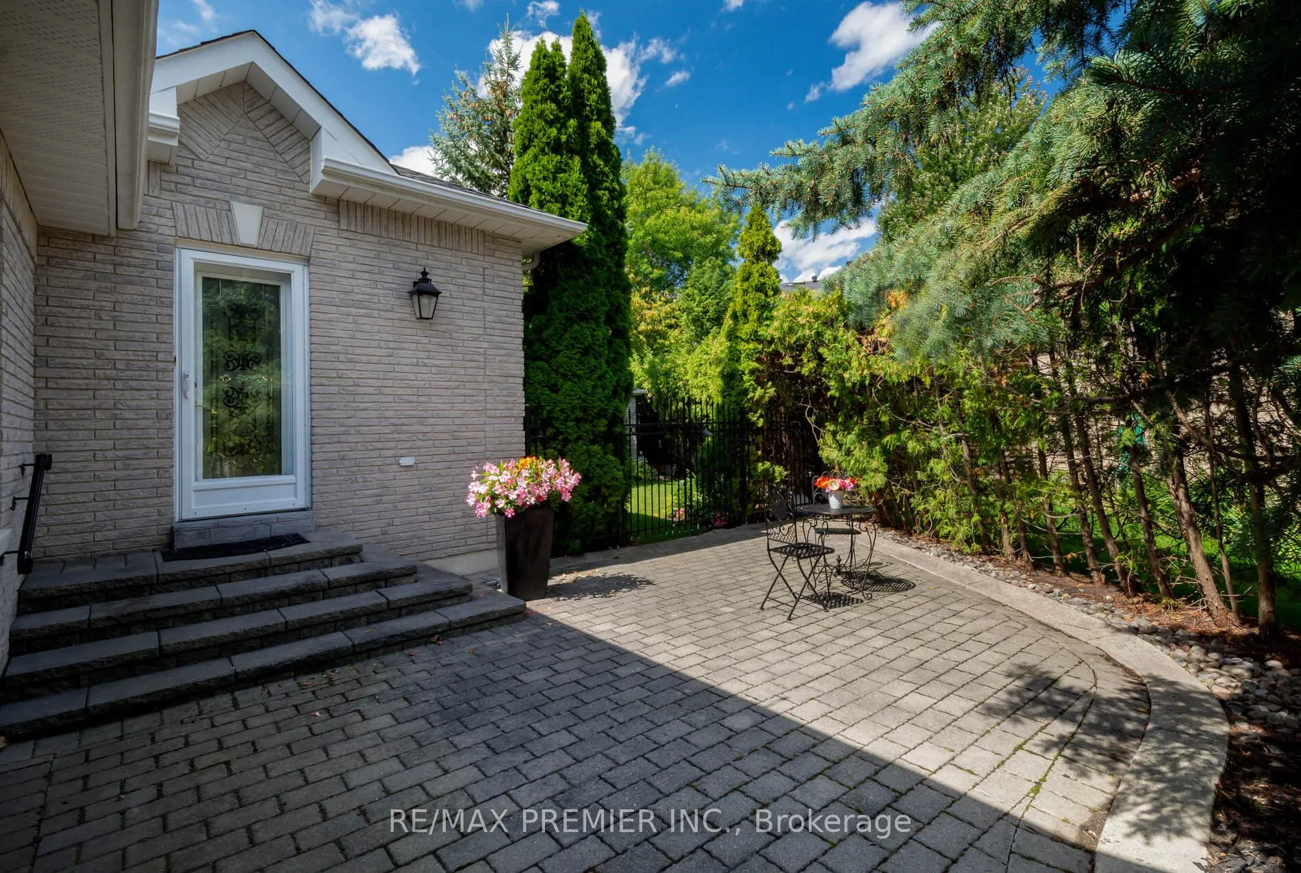 Photo 34 of 90 Shamrock Crescent, Vaughan, Islington Woods — HOMEH