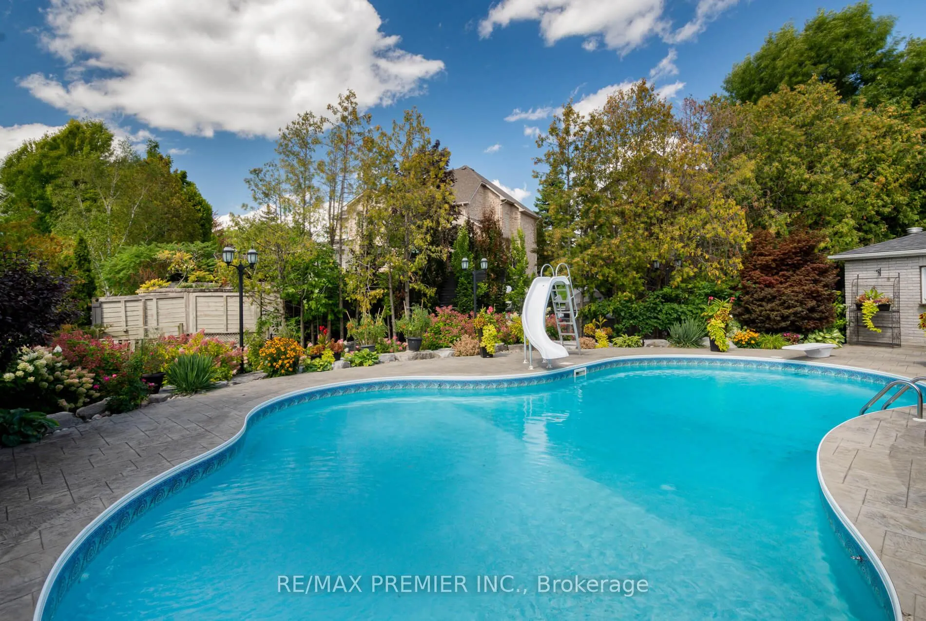 Photo 42 of 90 Shamrock Crescent, Vaughan, Islington Woods — HOMEH