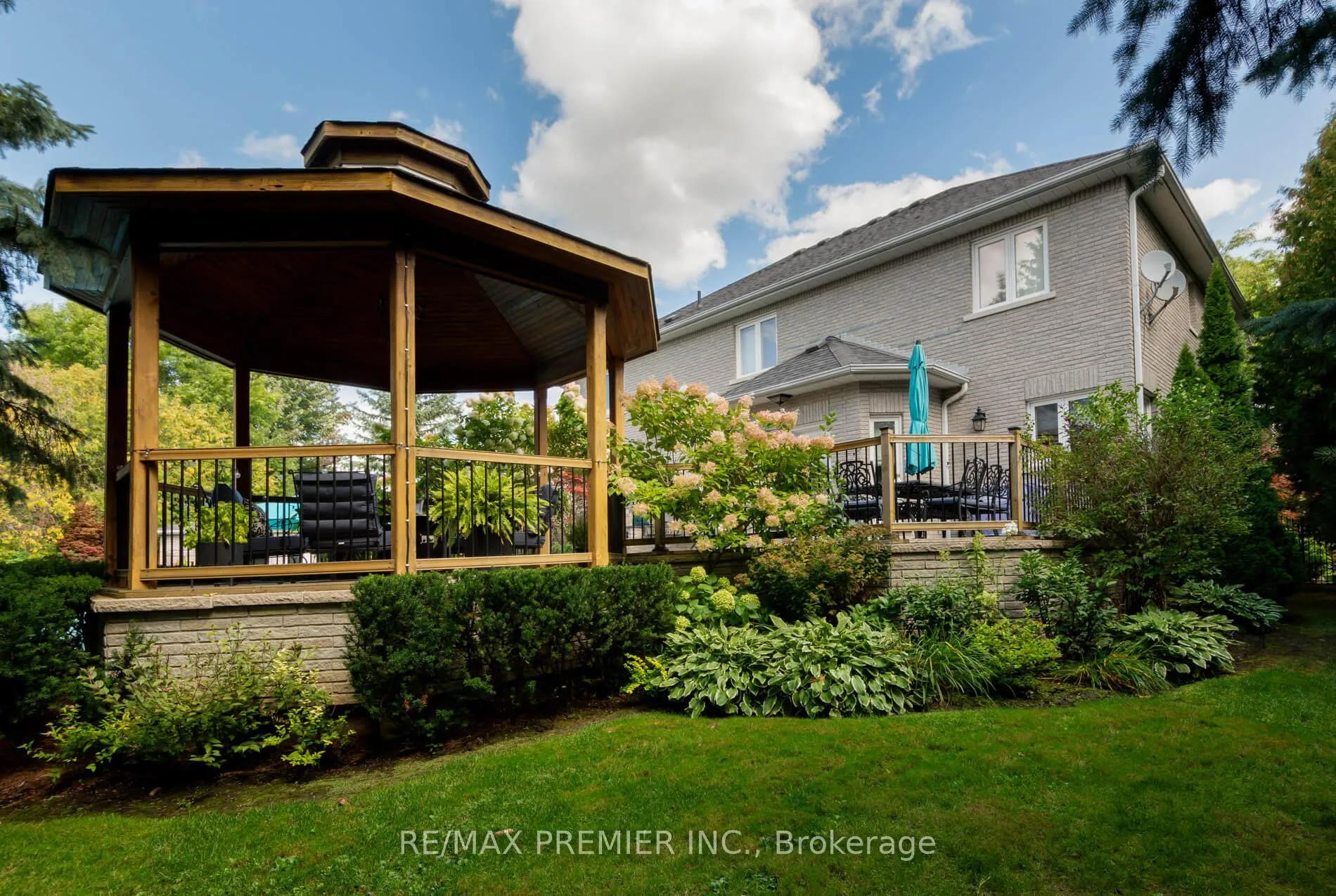 Photo 44 of 90 Shamrock Crescent, Vaughan, Islington Woods — HOMEH