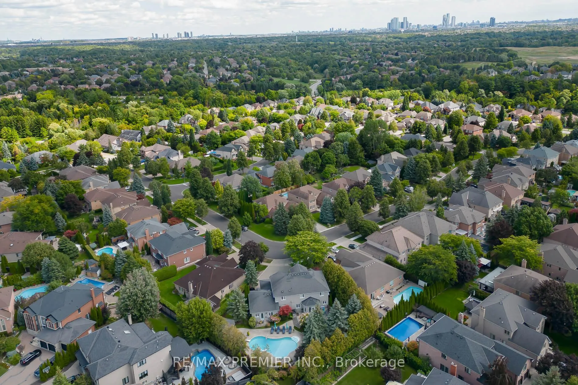 Photo 49 of 90 Shamrock Crescent, Vaughan, Islington Woods — HOMEH