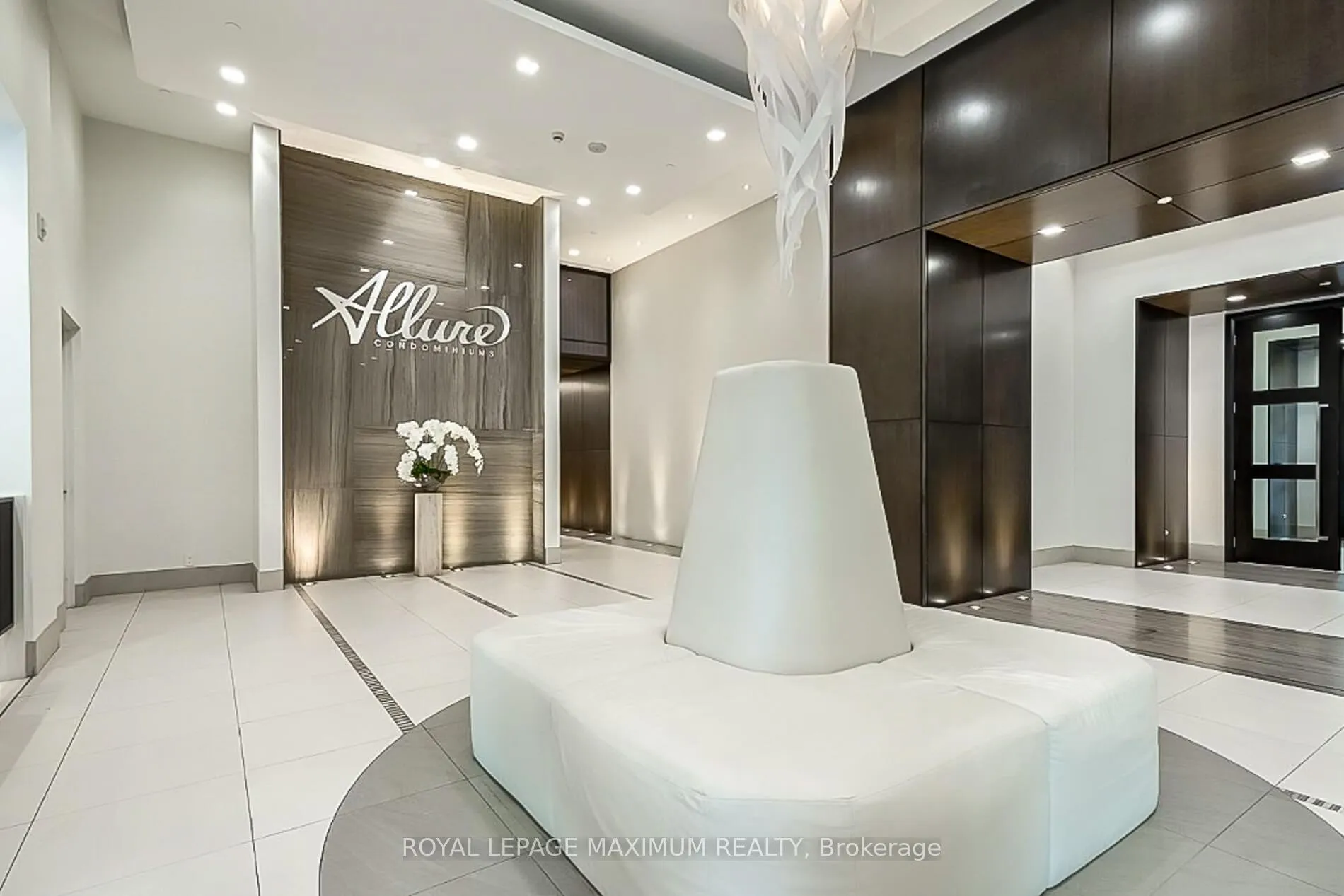 Photo 3 of Unit 615, 23 Glebe Road, Toronto, Yonge-Eglinton — HOMEH