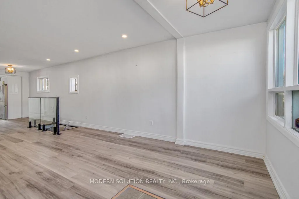 Photo 4 of 56 Cambridge Avenue, Hamilton, Crown Point — HOMEH