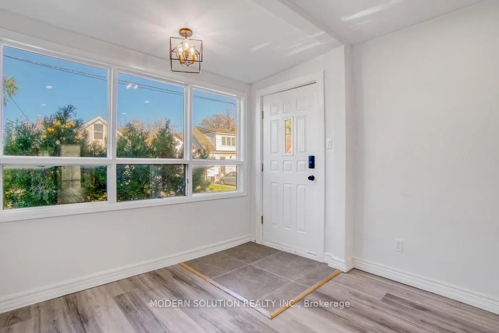 Photo 5 of 56 Cambridge Avenue, Hamilton, Crown Point — HOMEH