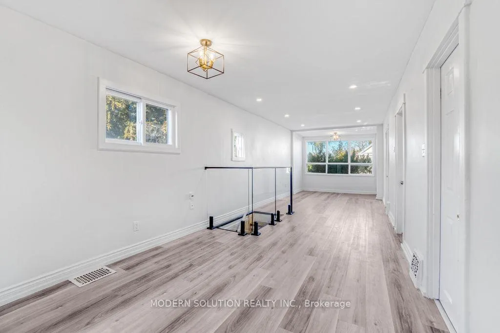 Photo 9 of 56 Cambridge Avenue, Hamilton, Crown Point — HOMEH