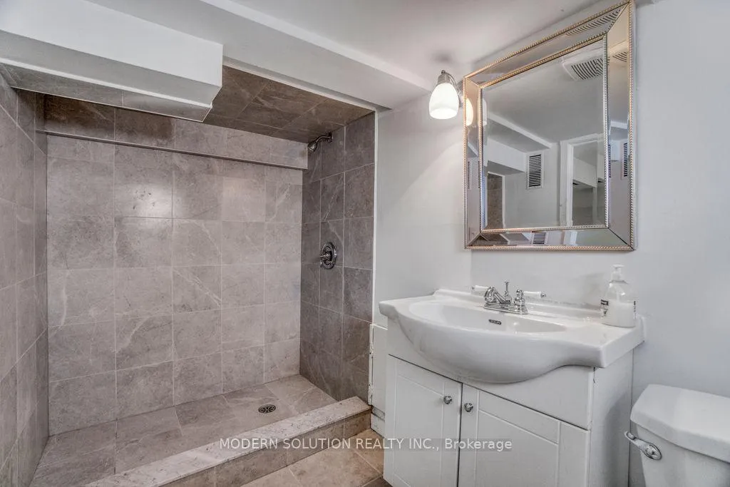 Photo 32 of 56 Cambridge Avenue, Hamilton, Crown Point — HOMEH