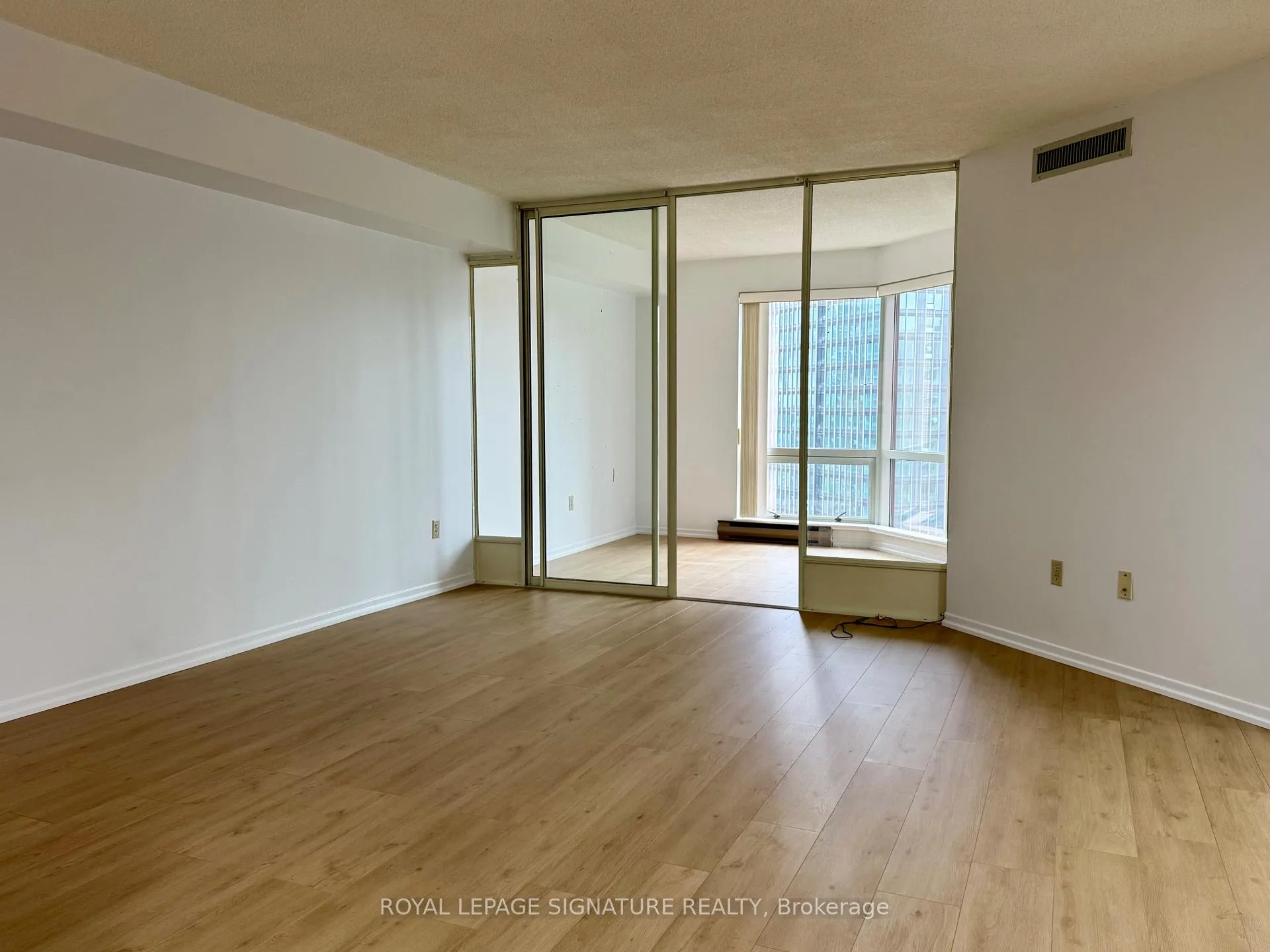 Photo 2 of Unit 2807, 1001 Bay Street, Toronto, Bay Street Corridor — HOMEH