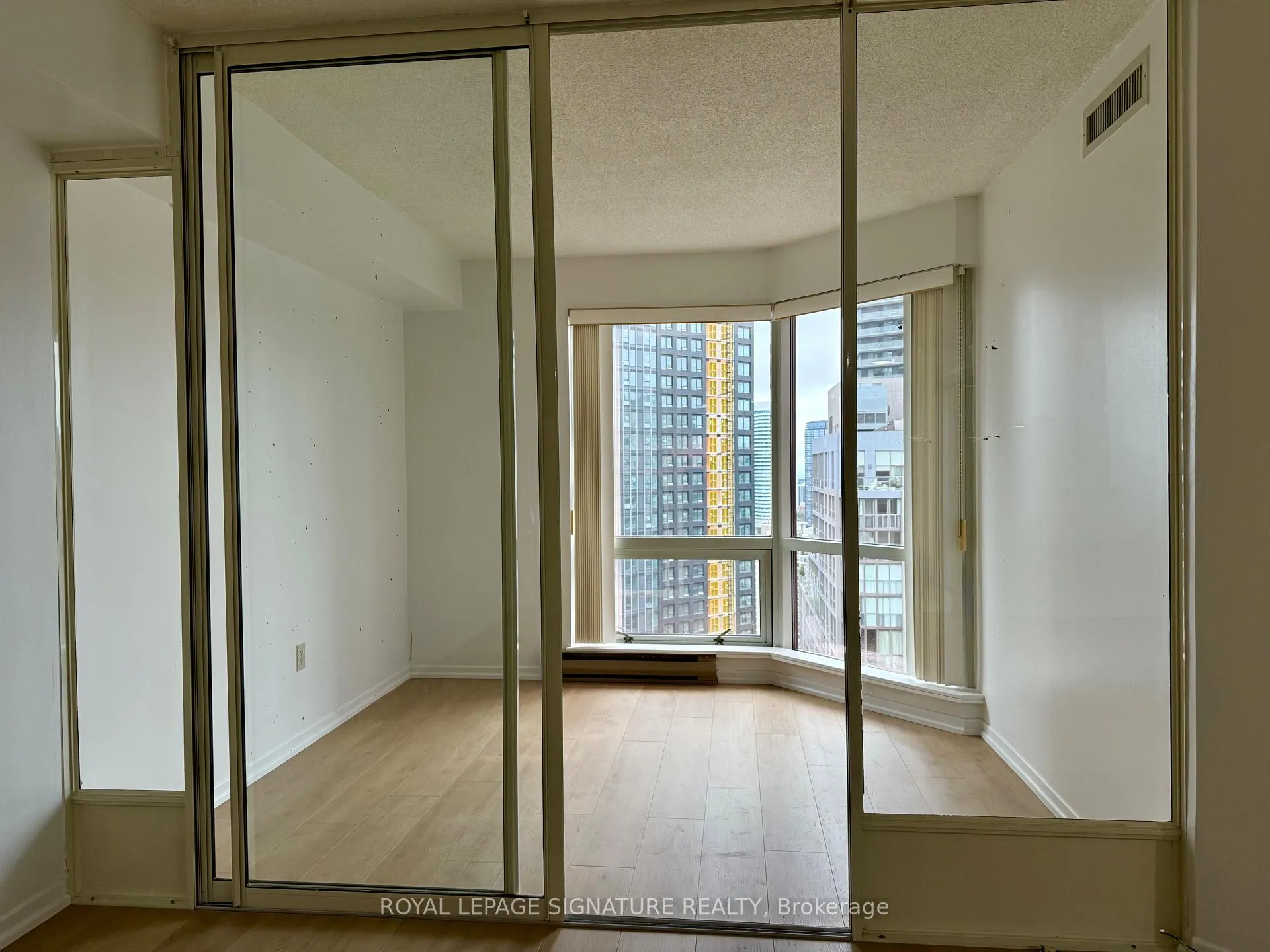 Photo 3 of Unit 2807, 1001 Bay Street, Toronto, Bay Street Corridor — HOMEH