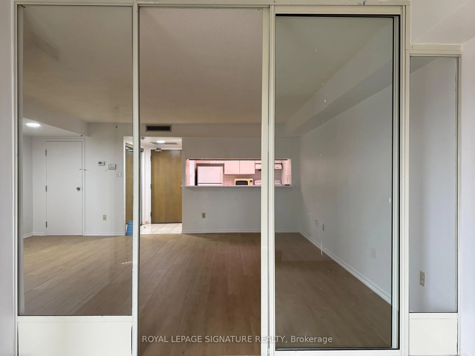 Photo 4 of Unit 2807, 1001 Bay Street, Toronto, Bay Street Corridor — HOMEH