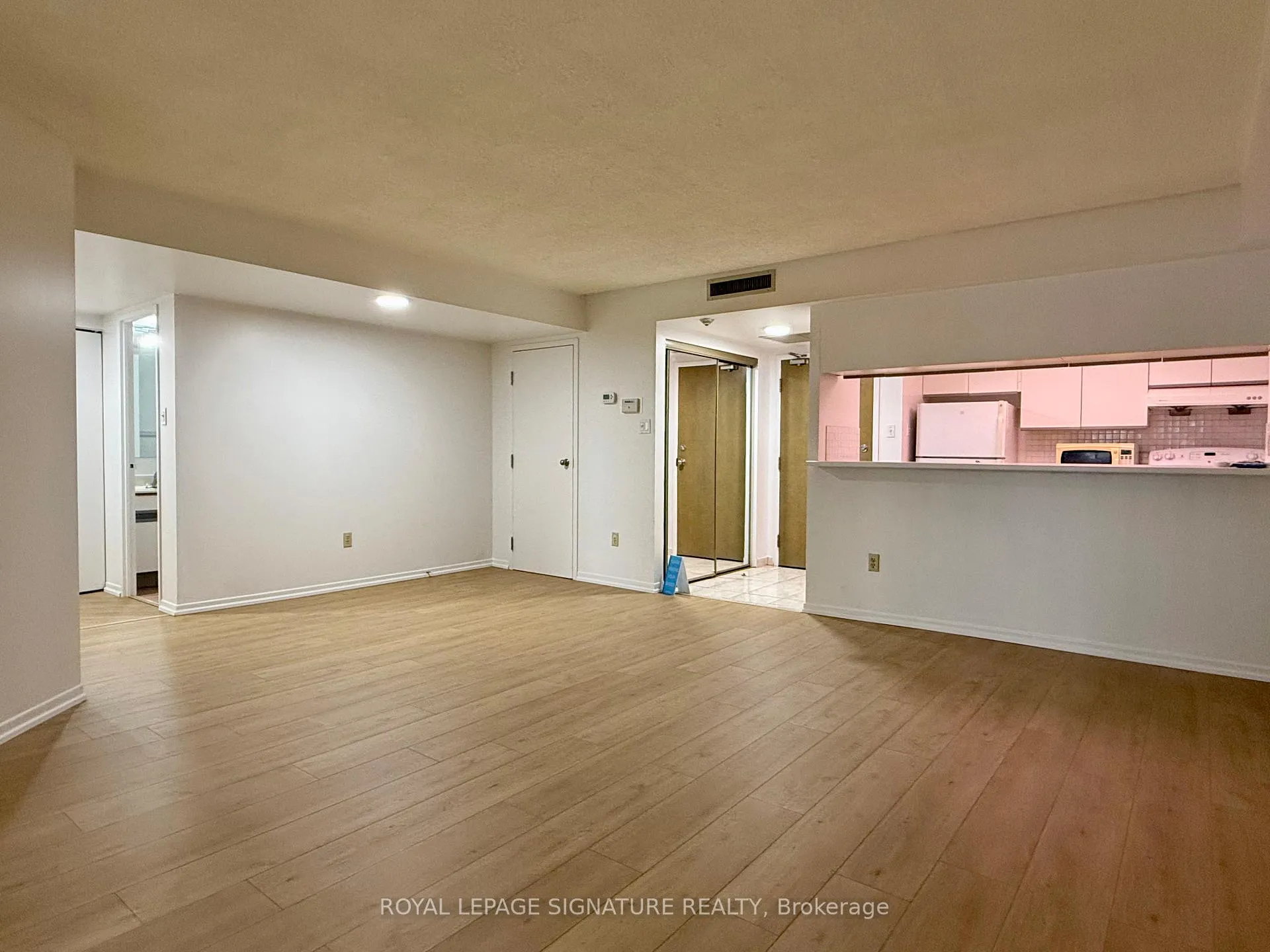 Photo 5 of Unit 2807, 1001 Bay Street, Toronto, Bay Street Corridor — HOMEH