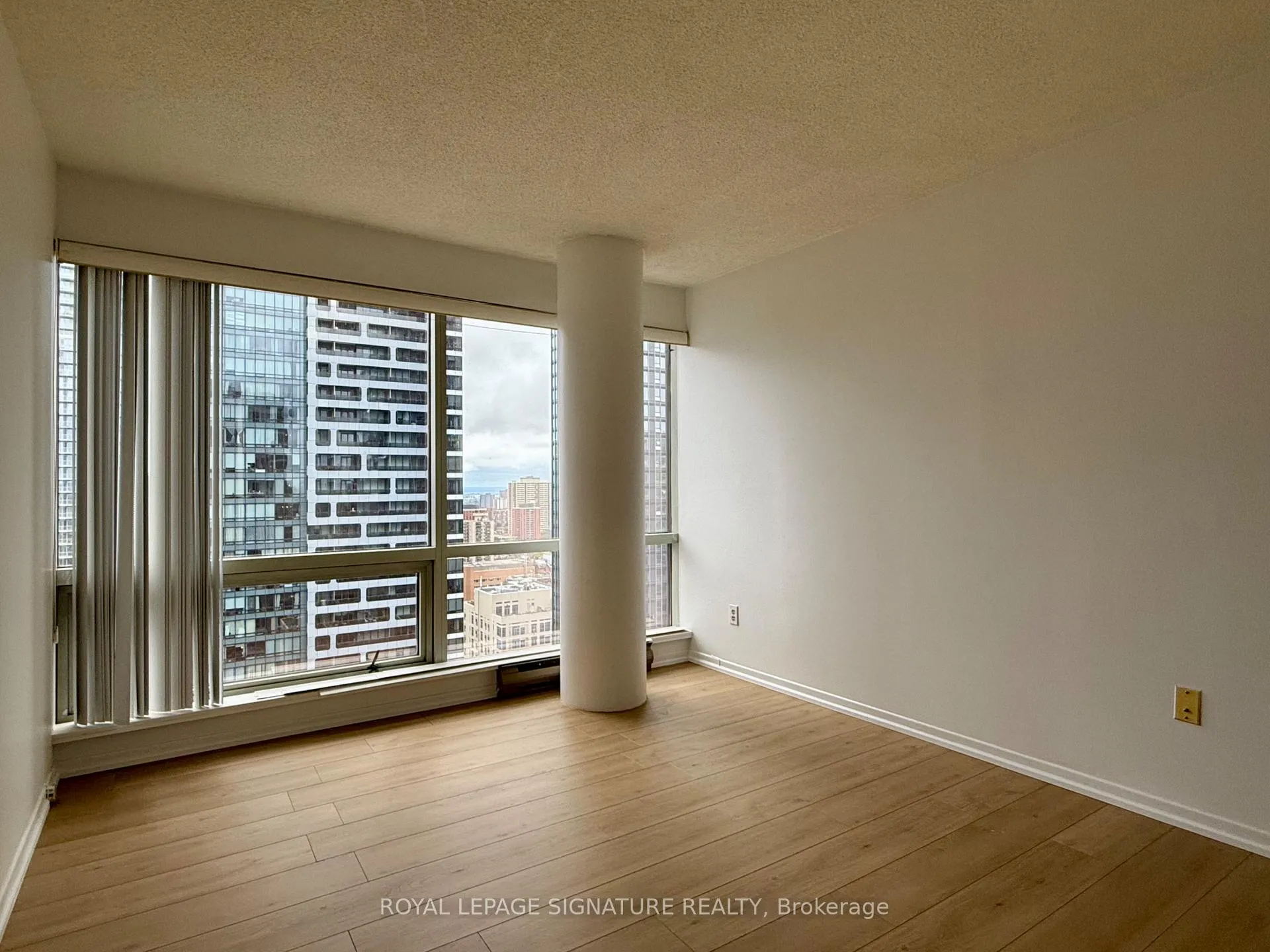 Photo 10 of Unit 2807, 1001 Bay Street, Toronto, Bay Street Corridor — HOMEH