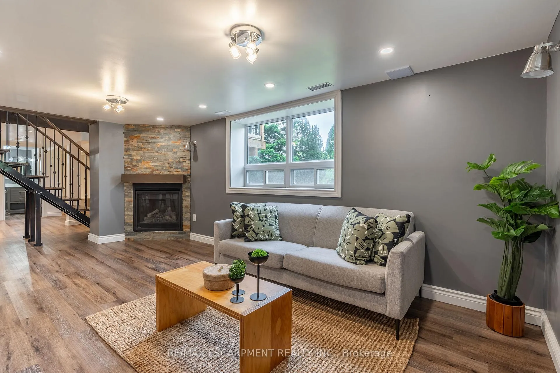 Photo 9 of 8 Laela Crescent, Mulmur, Rural Mulmur — HOMEH