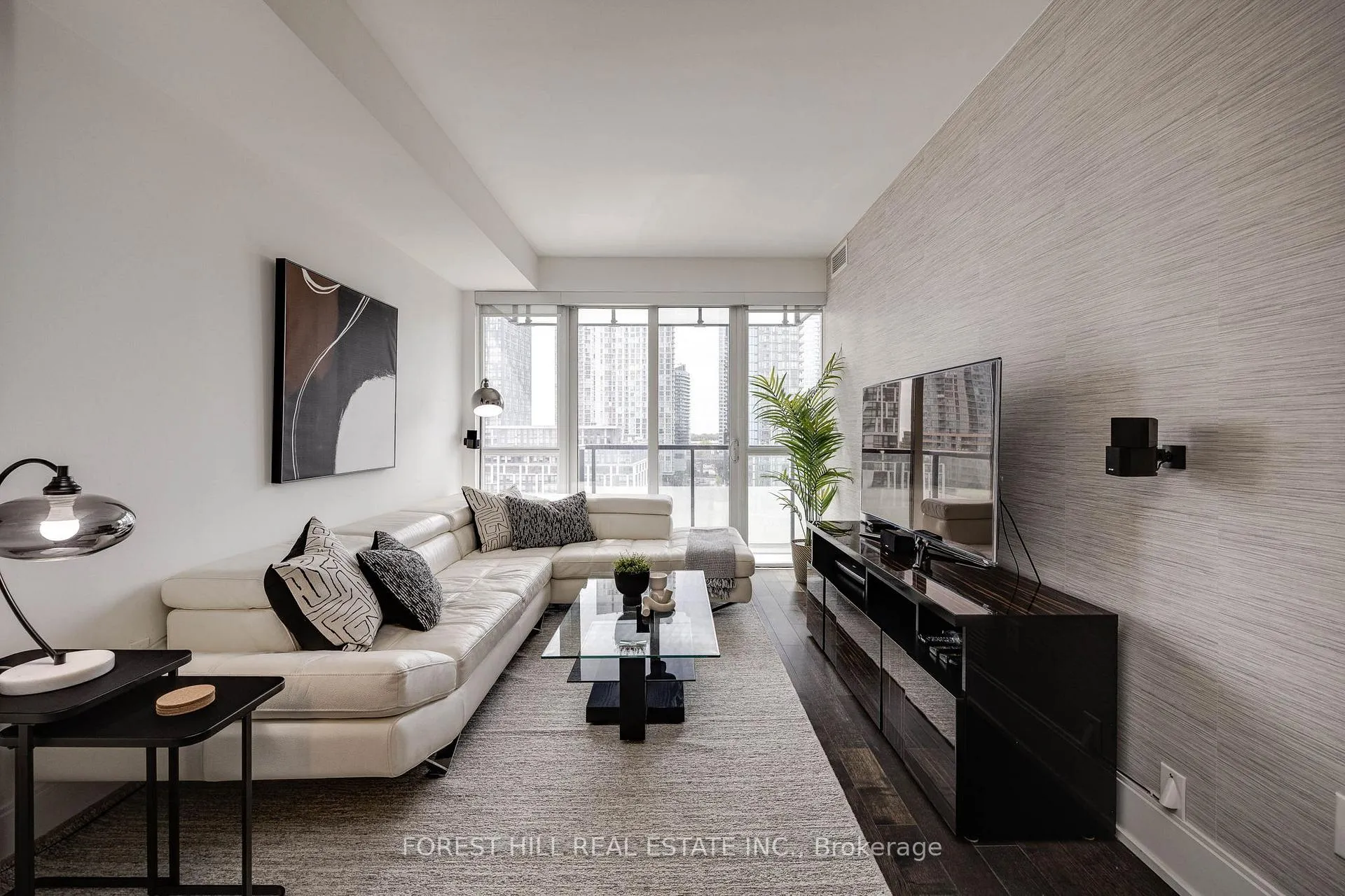 Photo 2 of Unit 931, 560 Front Street W, Toronto, Waterfront Communities — HOMEH