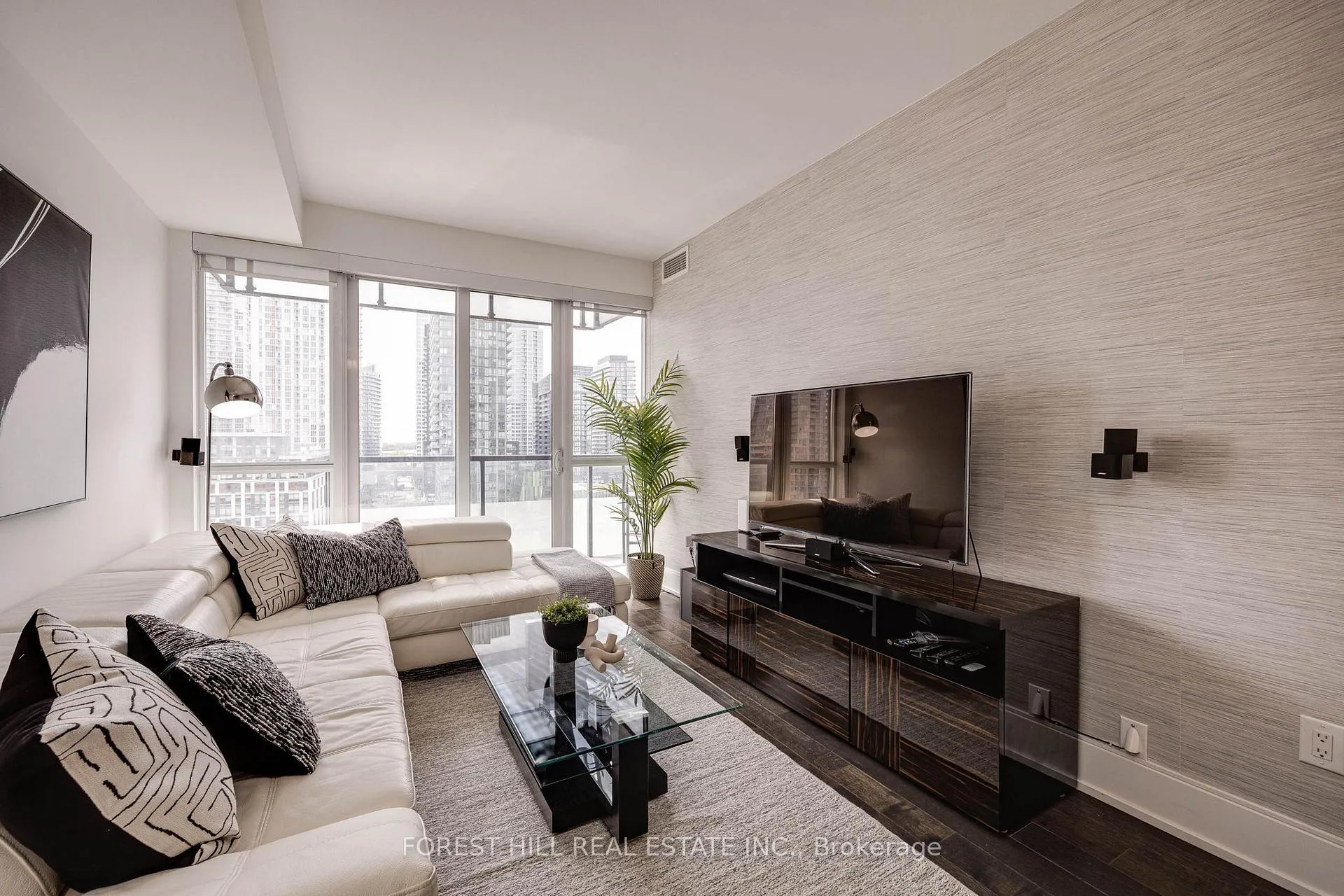 Photo 3 of Unit 931, 560 Front Street W, Toronto, Waterfront Communities — HOMEH