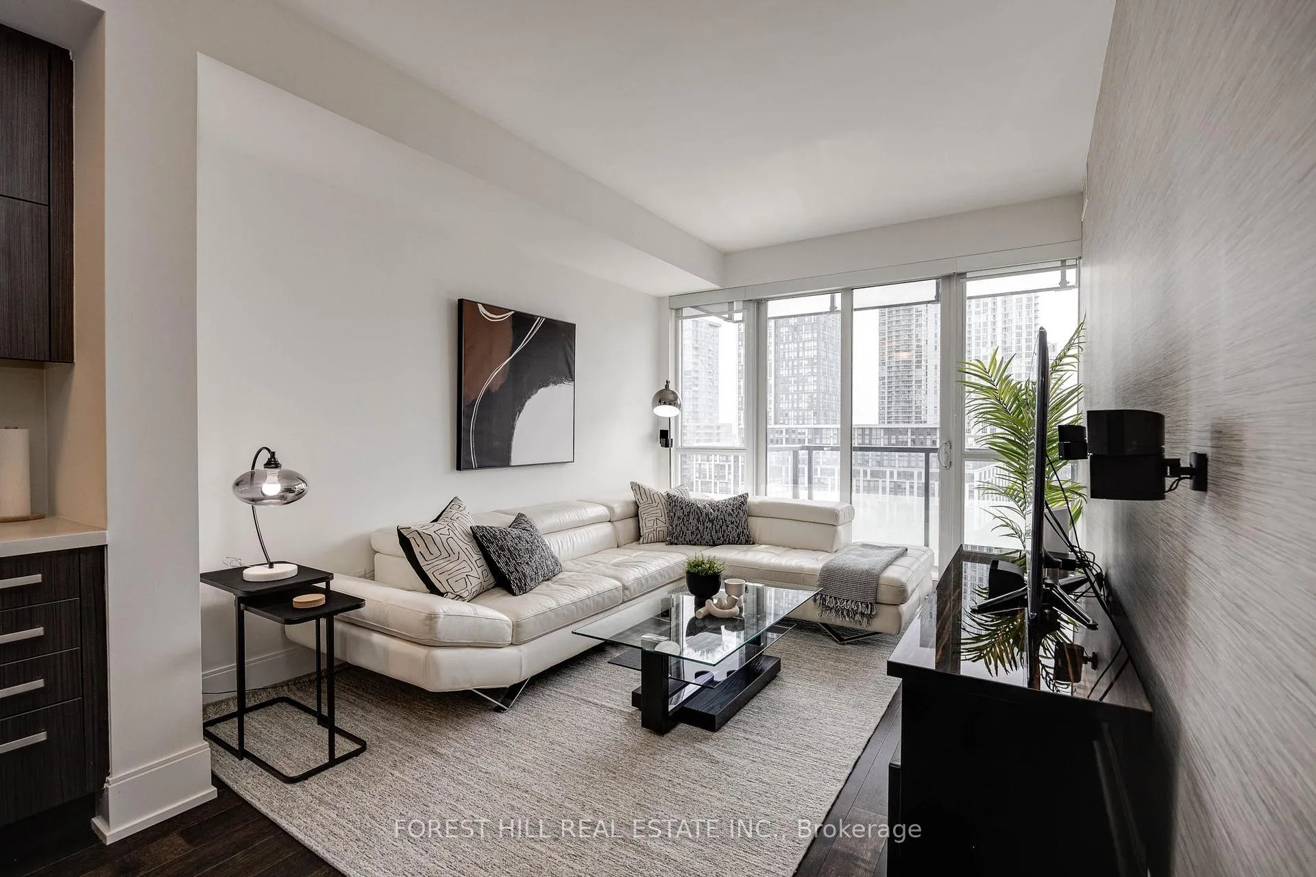 Photo 4 of Unit 931, 560 Front Street W, Toronto, Waterfront Communities — HOMEH