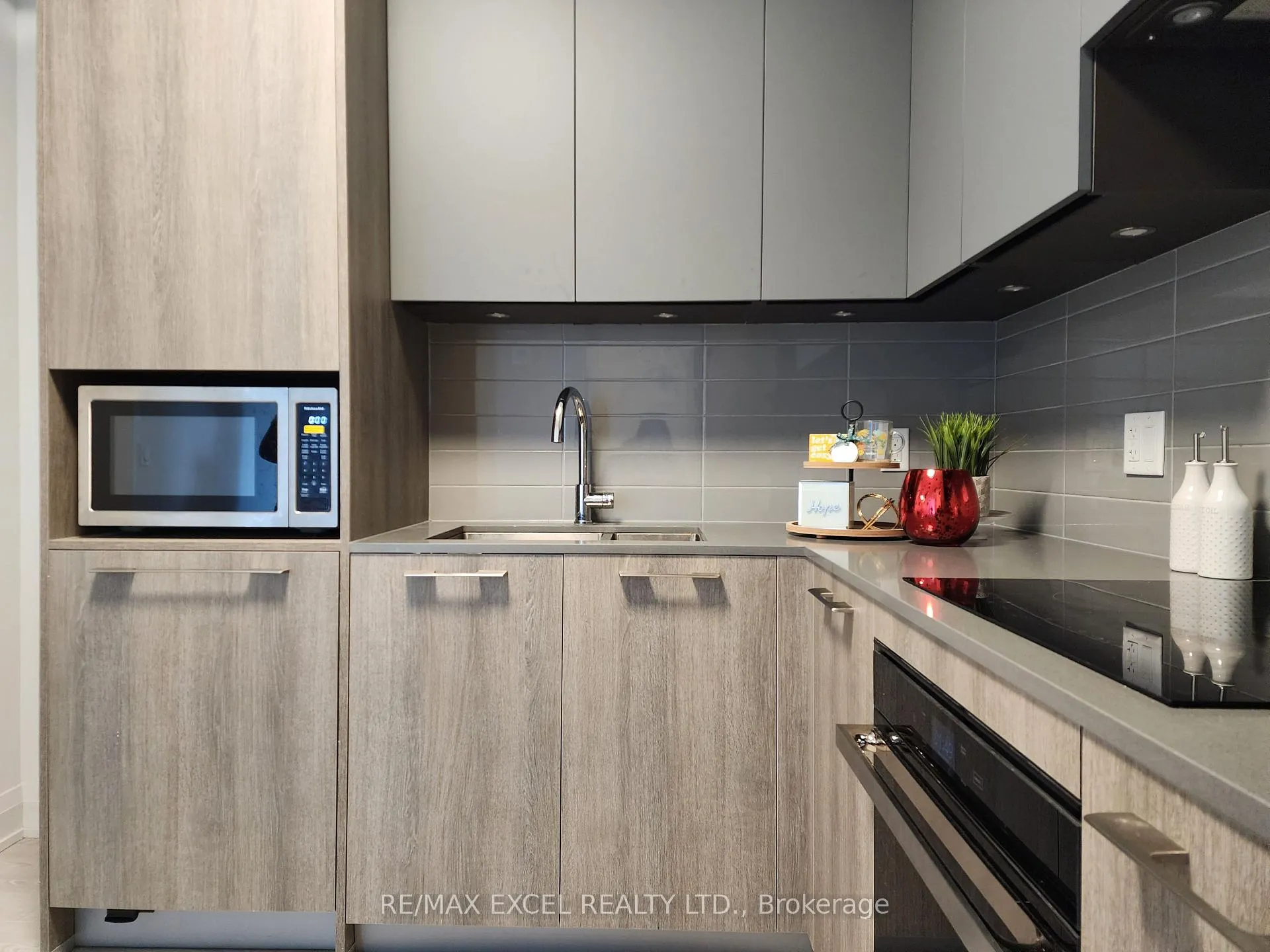 Photo 10 of Unit 3709, 18 Water Walk Drive, Markham, Unionville — HOMEH