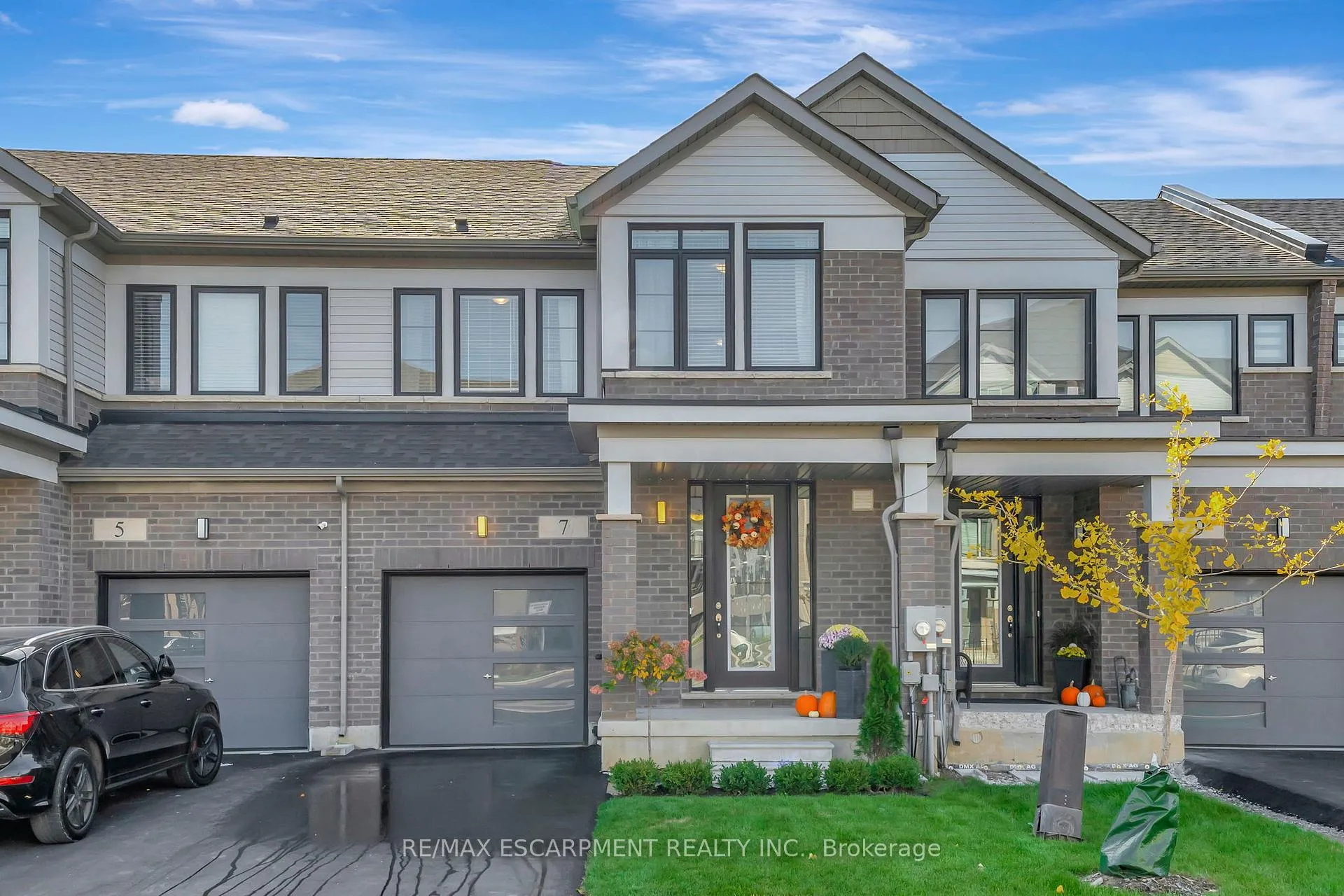 Photo 2 of 7 Freedom Crescent, Hamilton, Mount Hope — HOMEH