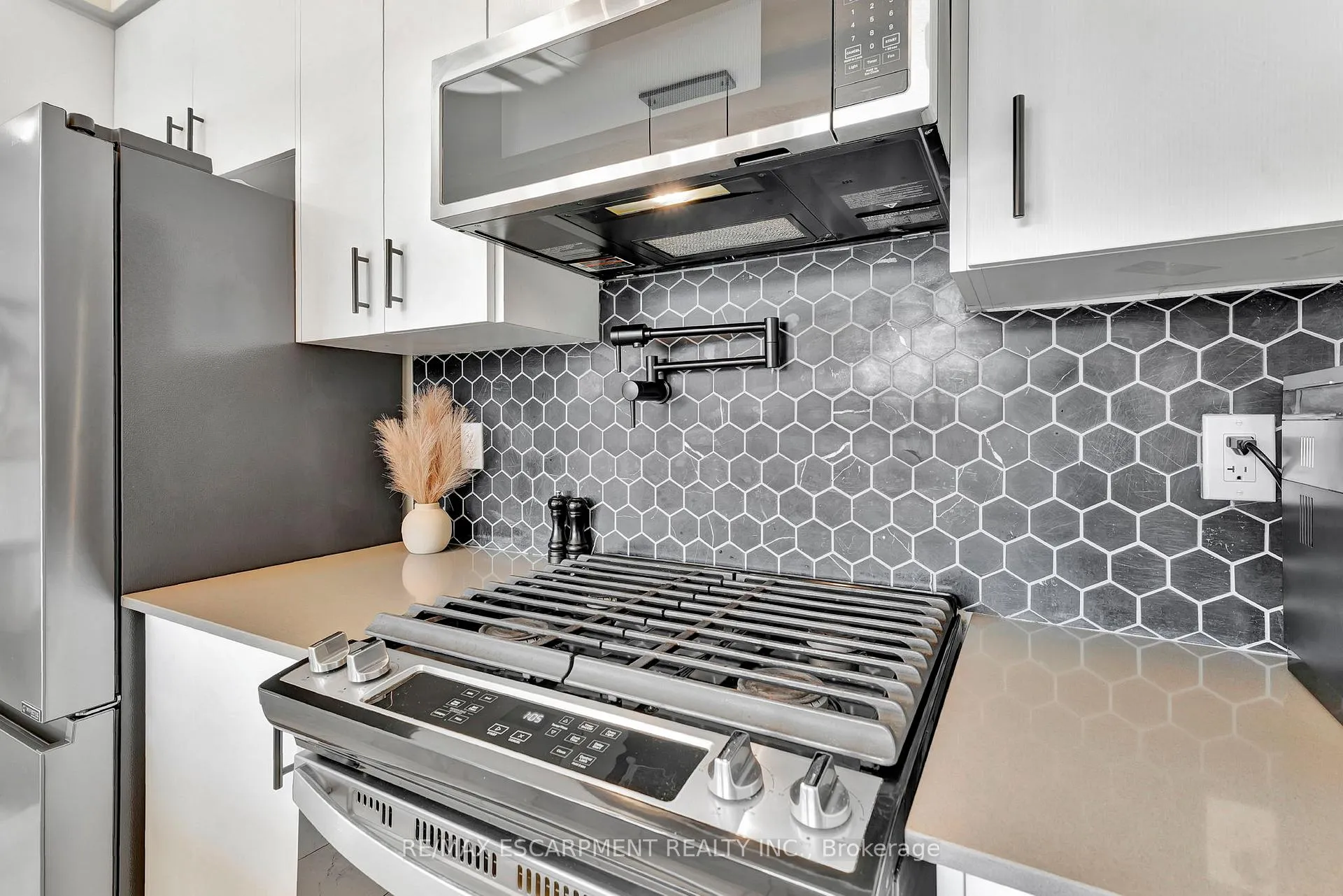 Photo 10 of 7 Freedom Crescent, Hamilton, Mount Hope — HOMEH