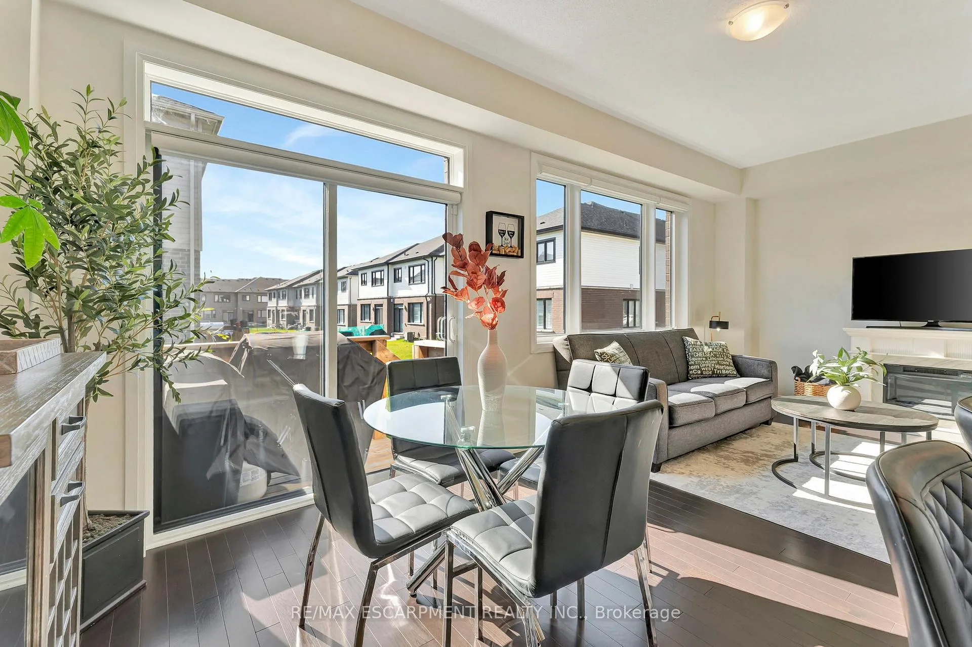 Photo 17 of 7 Freedom Crescent, Hamilton, Mount Hope — HOMEH