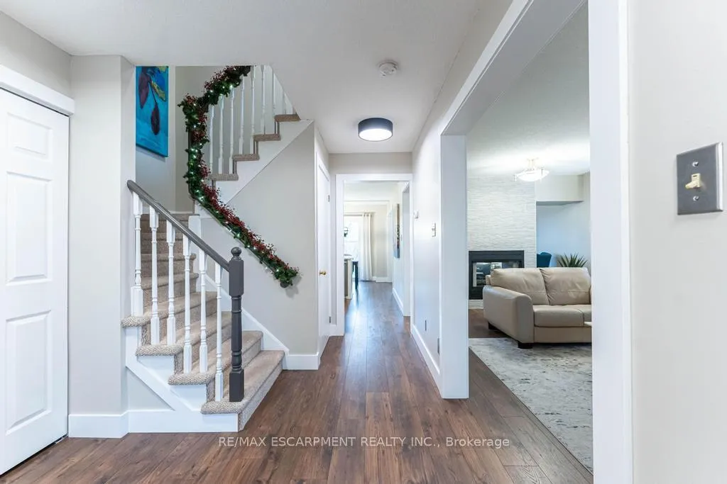 Photo 3 of 69 Vail Meadows Crescent, Clarington, Bowmanville — HOMEH