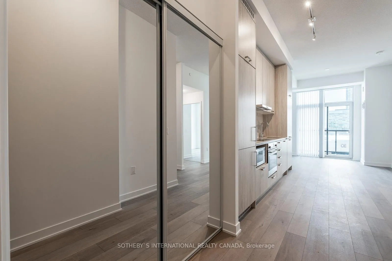 Photo 3 of Unit 501, 38 Honeycrisp Crescent, Vaughan, Vaughan Corporate Centre — HOMEH